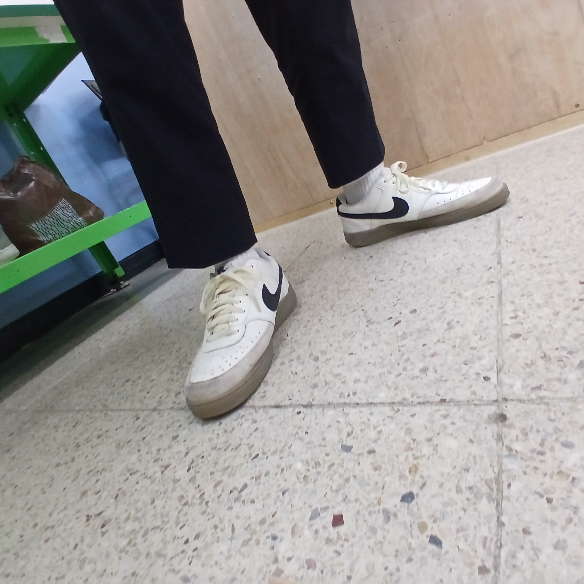 Nike Court Vision Low Sail Light Orewood Brown 착용 스타일
