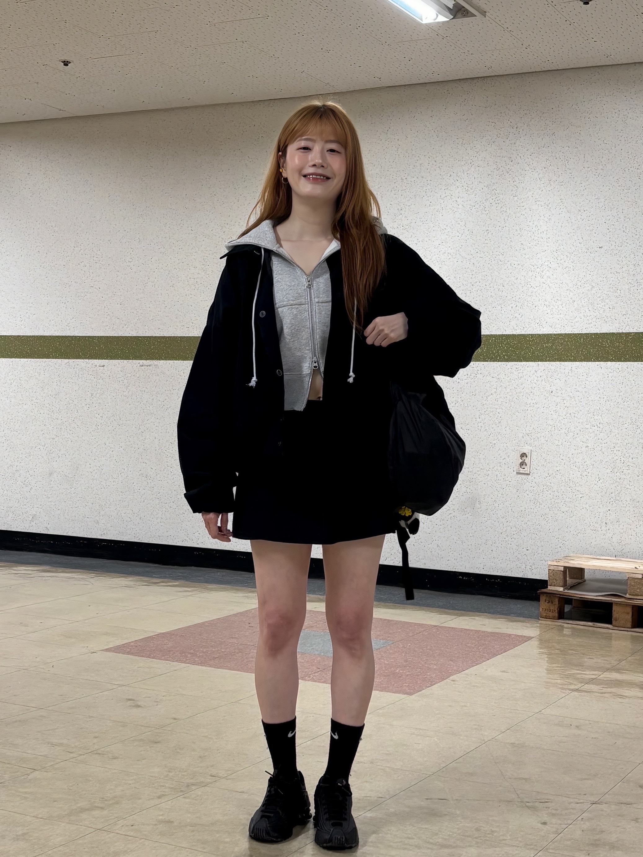 Mischief Lightweight Zip Around Backpack Black, (W) Nike Shox R4 Black 착용 스타일 - 6