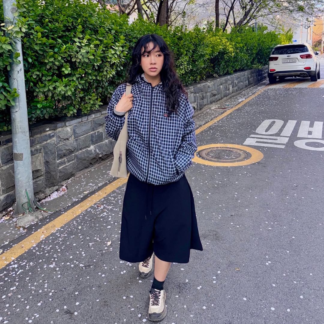 SPORT CHAMBER SC Square Check Windbreaker NAVY 착용 스타일 - 3