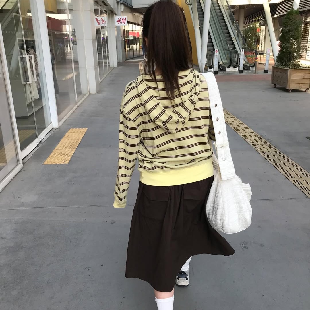 MAINBOOTH Cookie Stripe Hood T-shirt YELLOW 착용 스타일 - 4