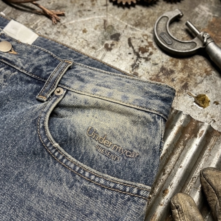 Undermycar Mu.26 Anti Fxxking Logo Play Brush Washed Wide Jeans Oil Blue 착용 스타일 - 5