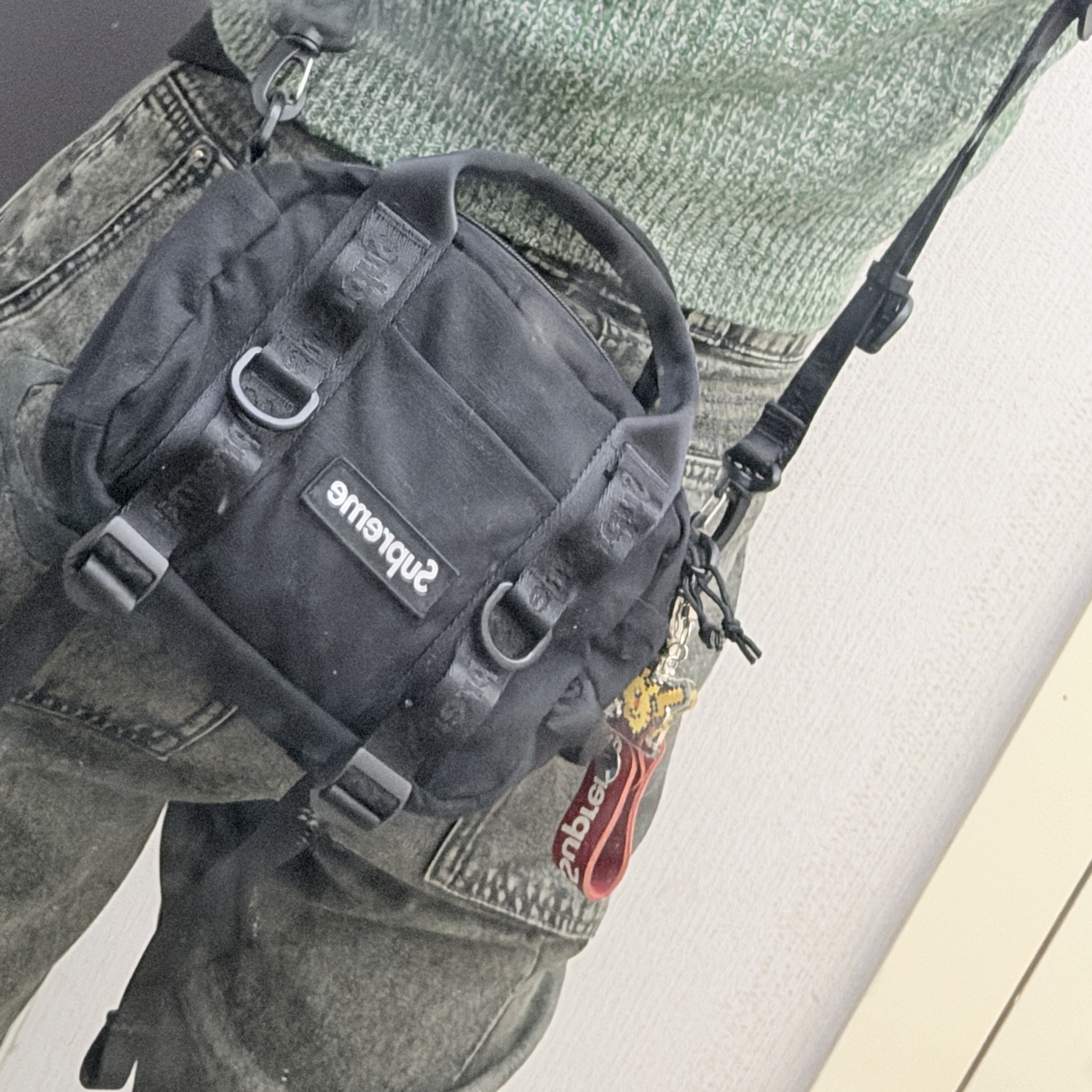 Clarks x Stussy Wallabee Black Suede, Supreme Mini Duffle Bag Black - 26SS 착용 스타일 - 2