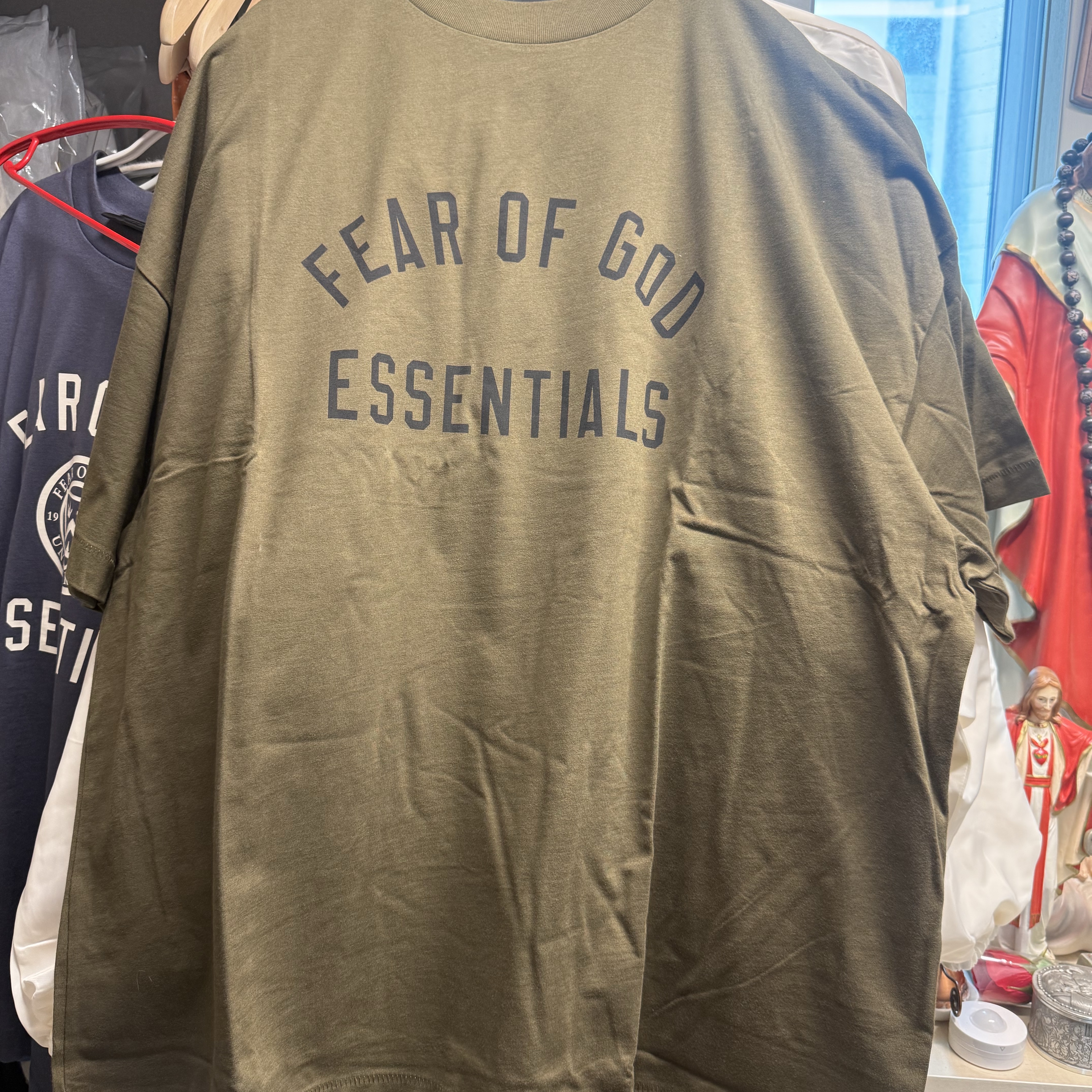 Essentials Jersey Crewneck Tee Olive - 24FW 착용 스타일