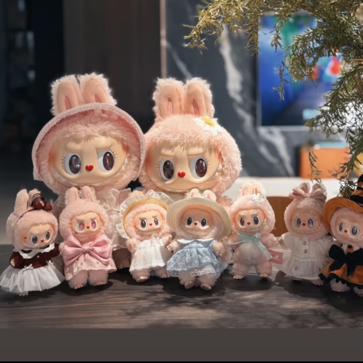 Pop Mart Labubu Mokoko Close to Sweet Vinyl Plush Pendant, Pop Mart Labubu Mokoko Fall Into Spring Vinyl Plush Doll 착용 스타일