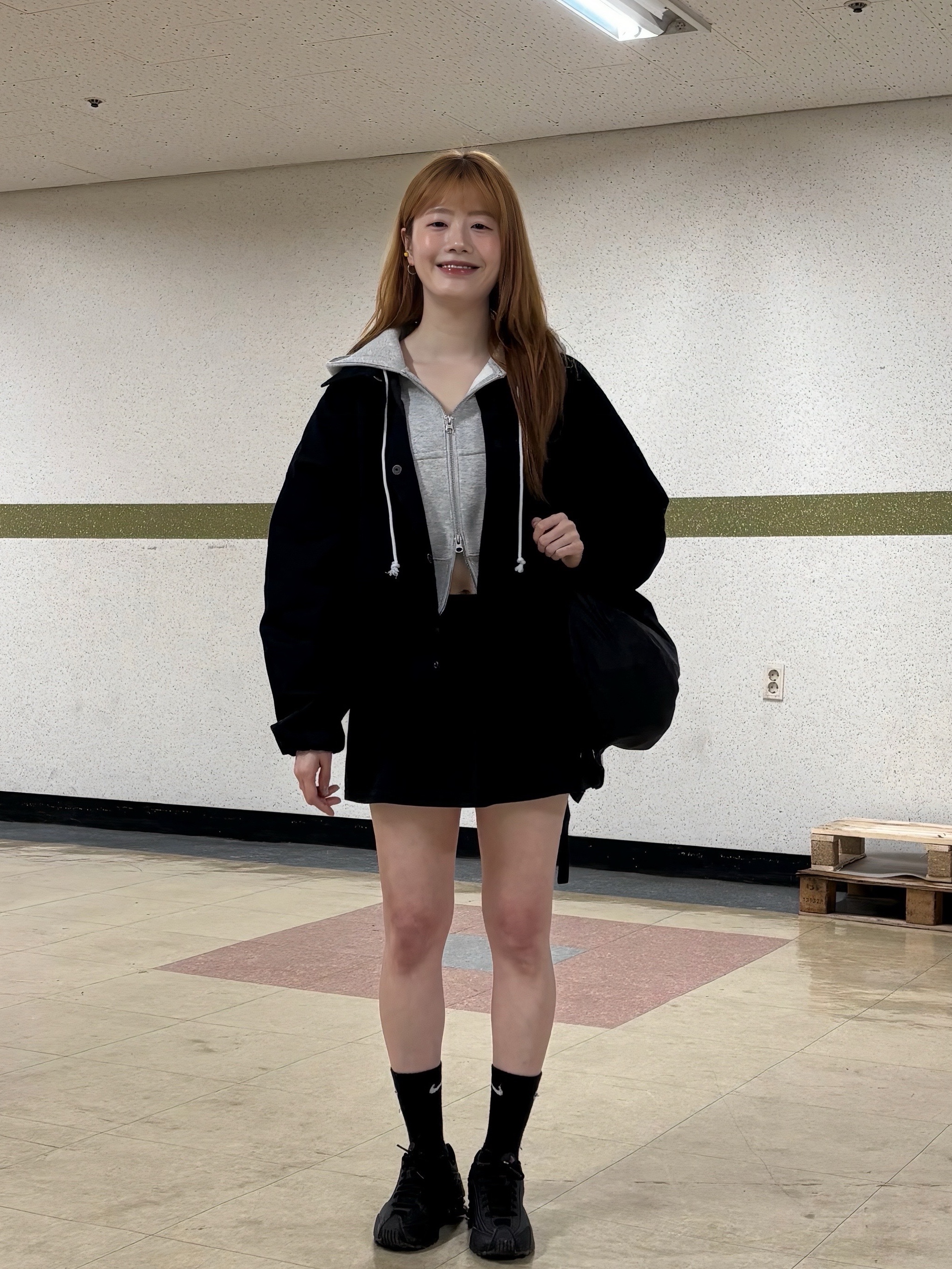 Mischief Lightweight Zip Around Backpack Black, (W) Nike Shox R4 Black 착용 스타일 - 2