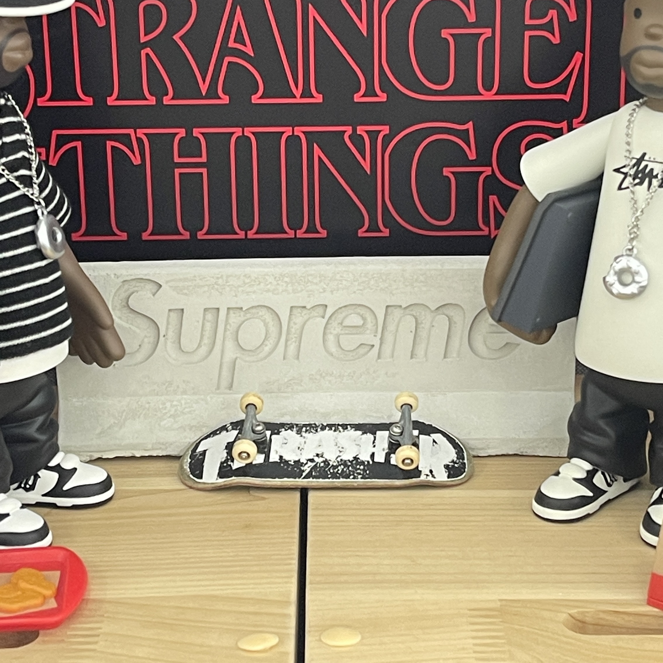 Supreme x Mini Materials 1:12 Scale Jersey Barrier Grey - 26SS 착용 스타일 - 2