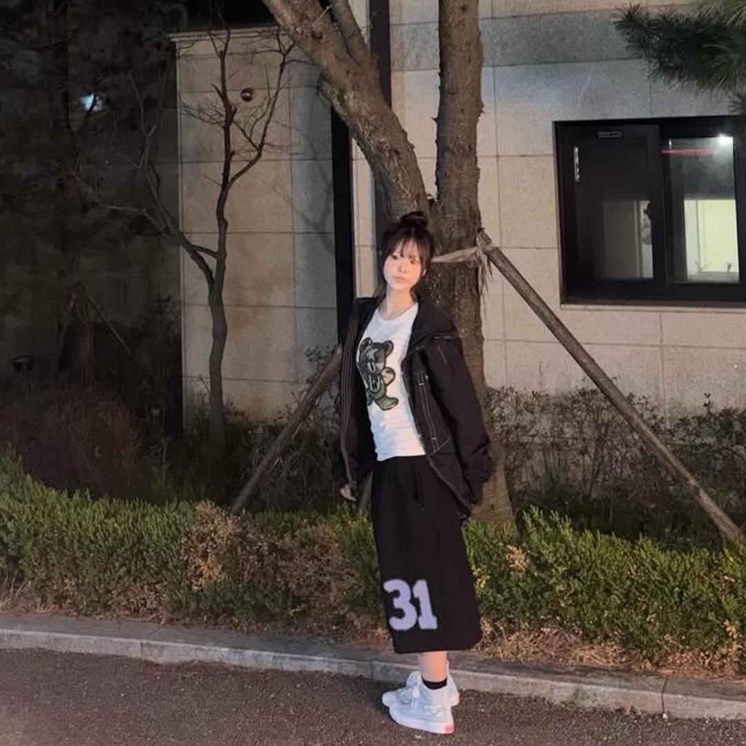 MAINBOOTH Boxer Oversized Sweat Shorts Black 착용 스타일 - 1