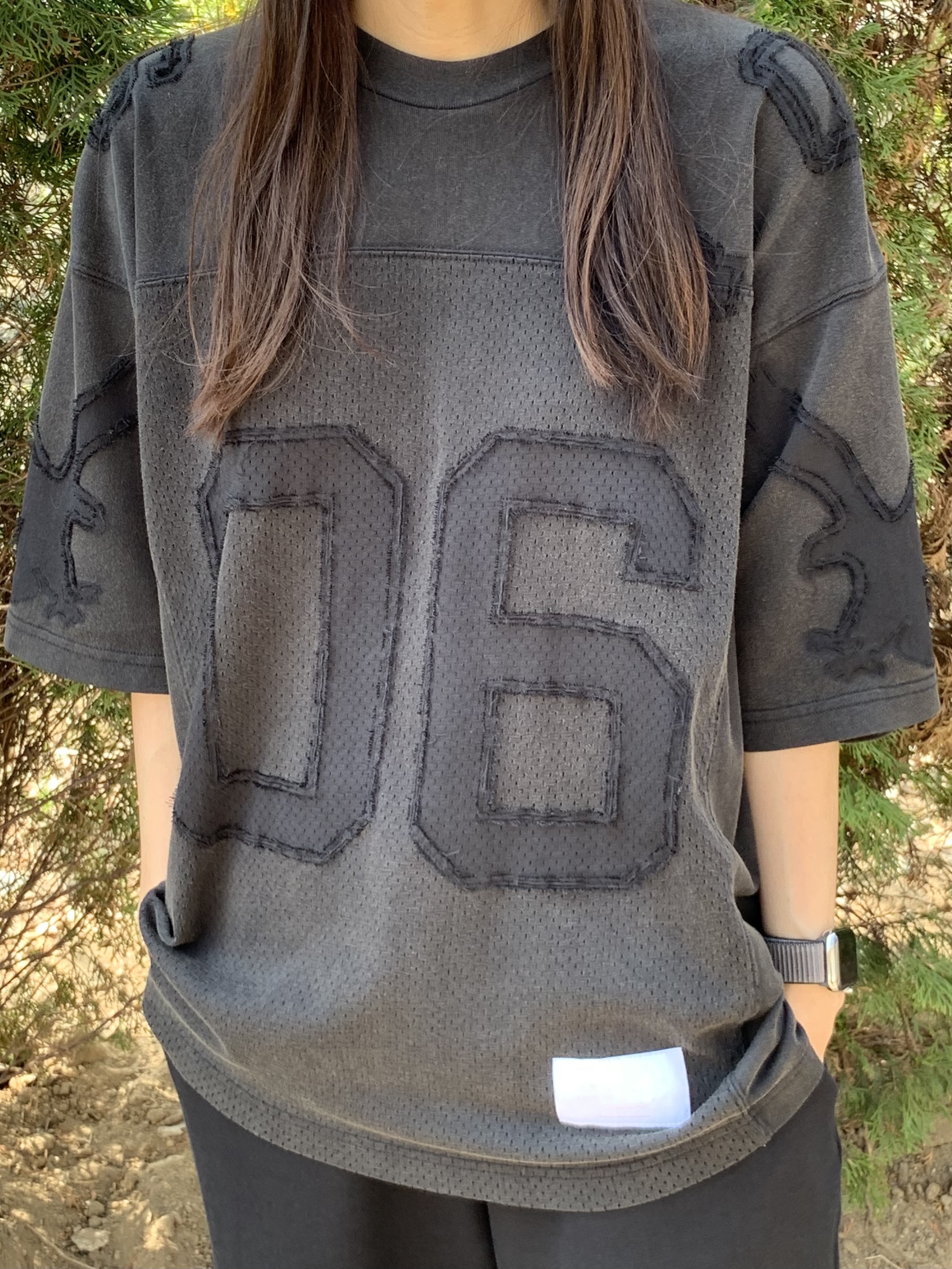 Supreme Overdyed Beanie Black, Supreme x MM6 Maison Margiela Cotton Football Jersey Black - 26SS 착용 스타일 - 3