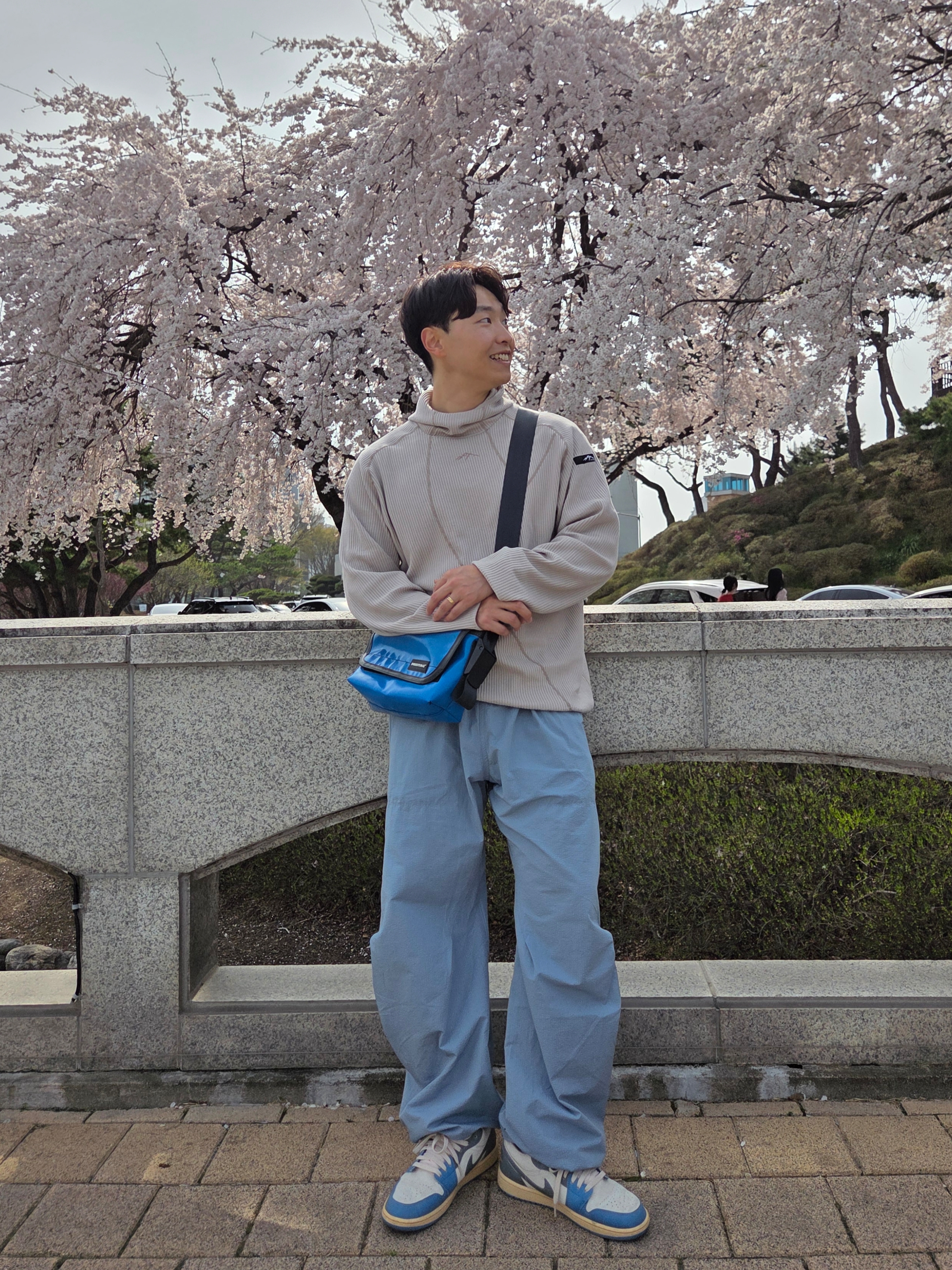 COLDWARM Waffle Warmer Hoodie (Mocha Color), FREITAG Boutique Unisex F41 HAWAII FIVE-O 0822 Messenger Bag 착용 스타일 - 5