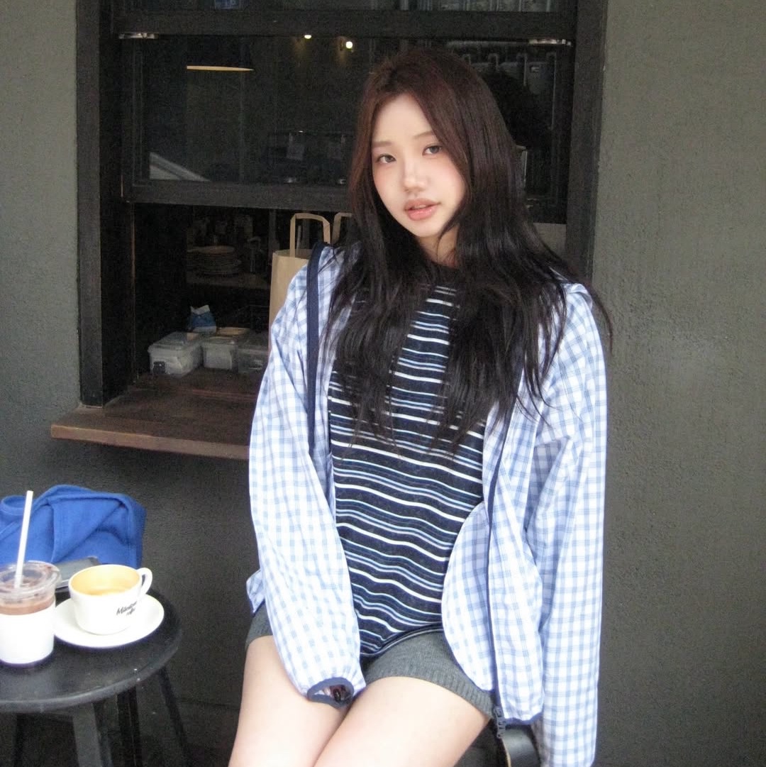 SPORT CHAMBER SC Transition T-shirt NAVY, SPORT CHAMBER SC Square Check Windbreaker WHITE 착용 스타일 - 3