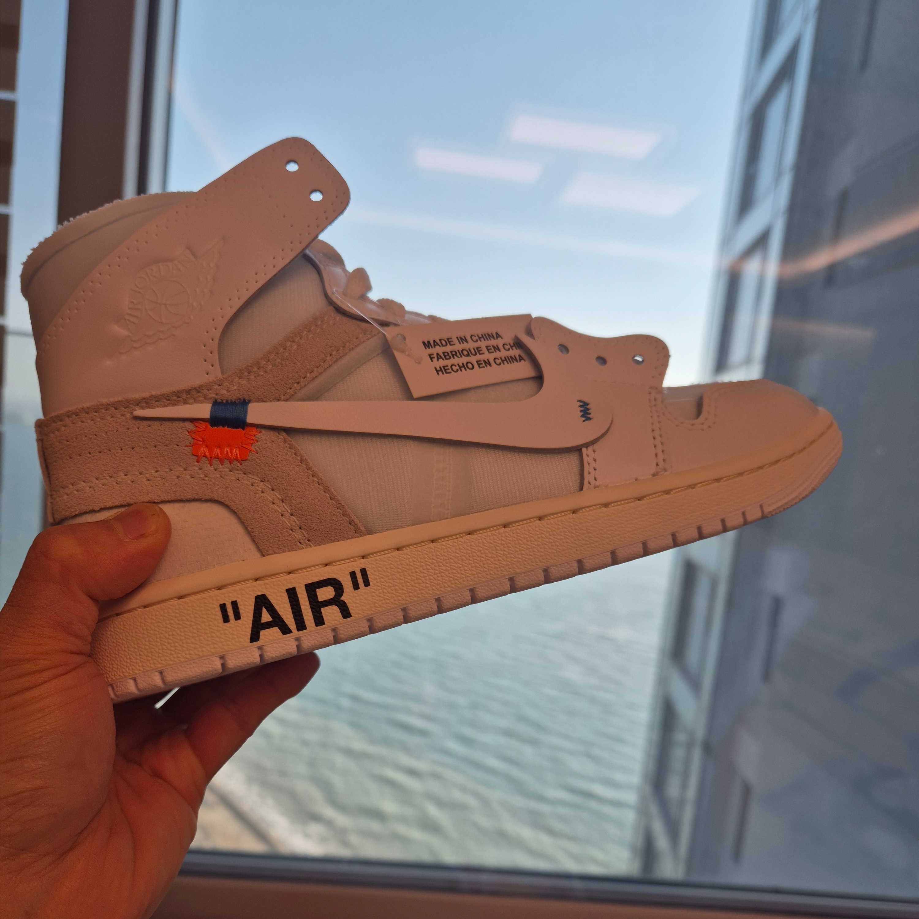 Jordan 1 x Virgil Abloh Archive Retro High Alaska White 착용 스타일 - 1