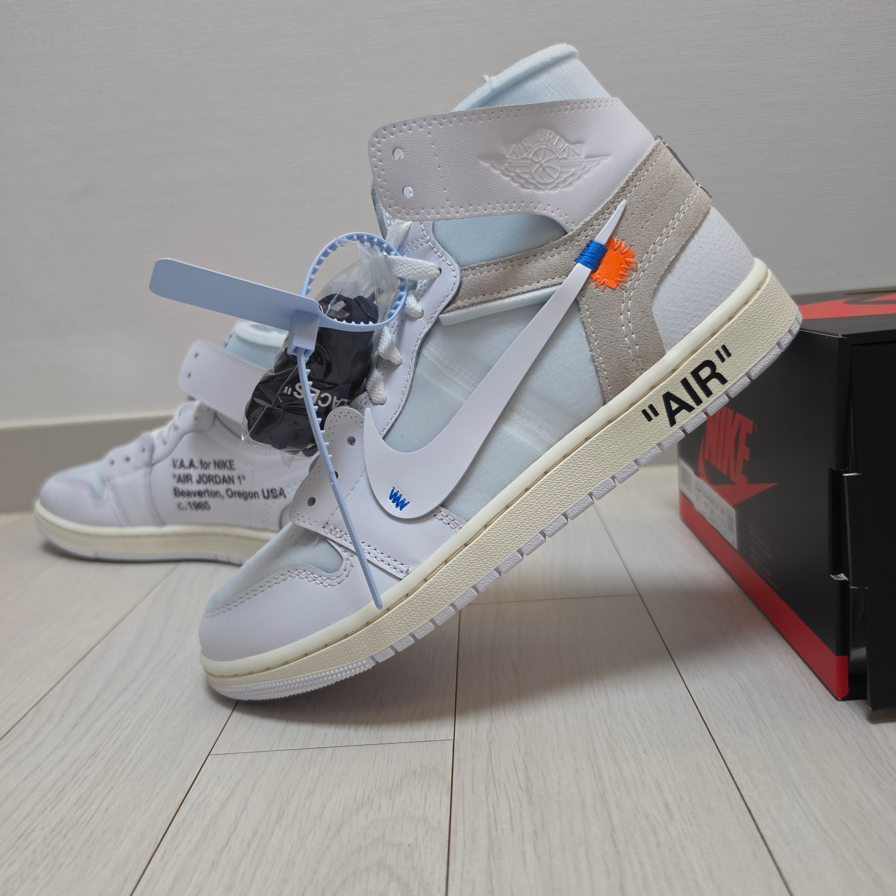 Jordan 1 x Virgil Abloh Archive Retro High Alaska White 착용 스타일 - 1