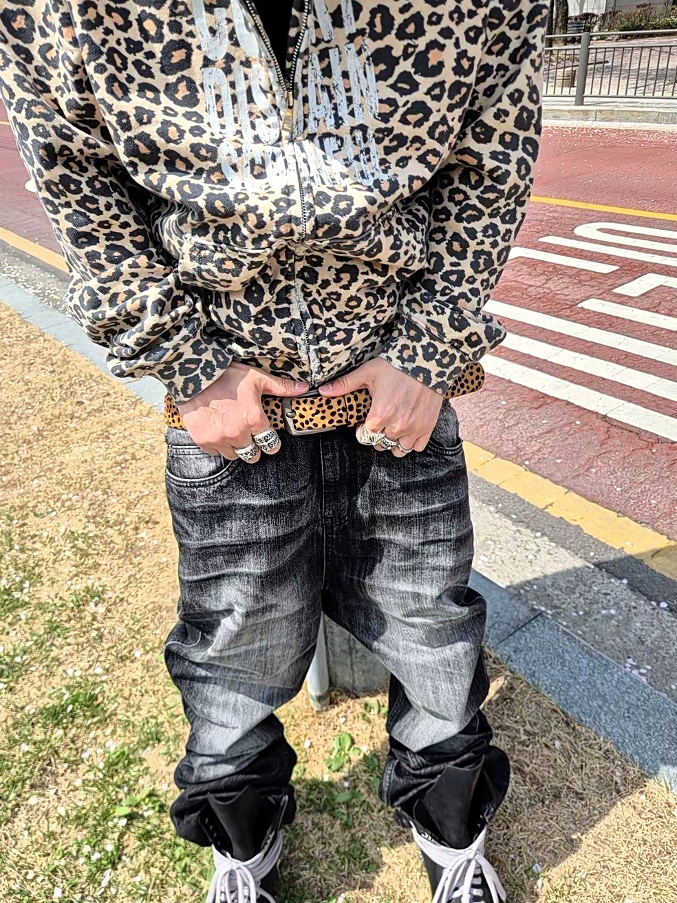 Dr. Martens x Rick Owens Quad Sole Steel Toe Boots Black, Undermycar Calf Hair Module Belt Strap Yellow Cheetah 착용 스타일 - 1
