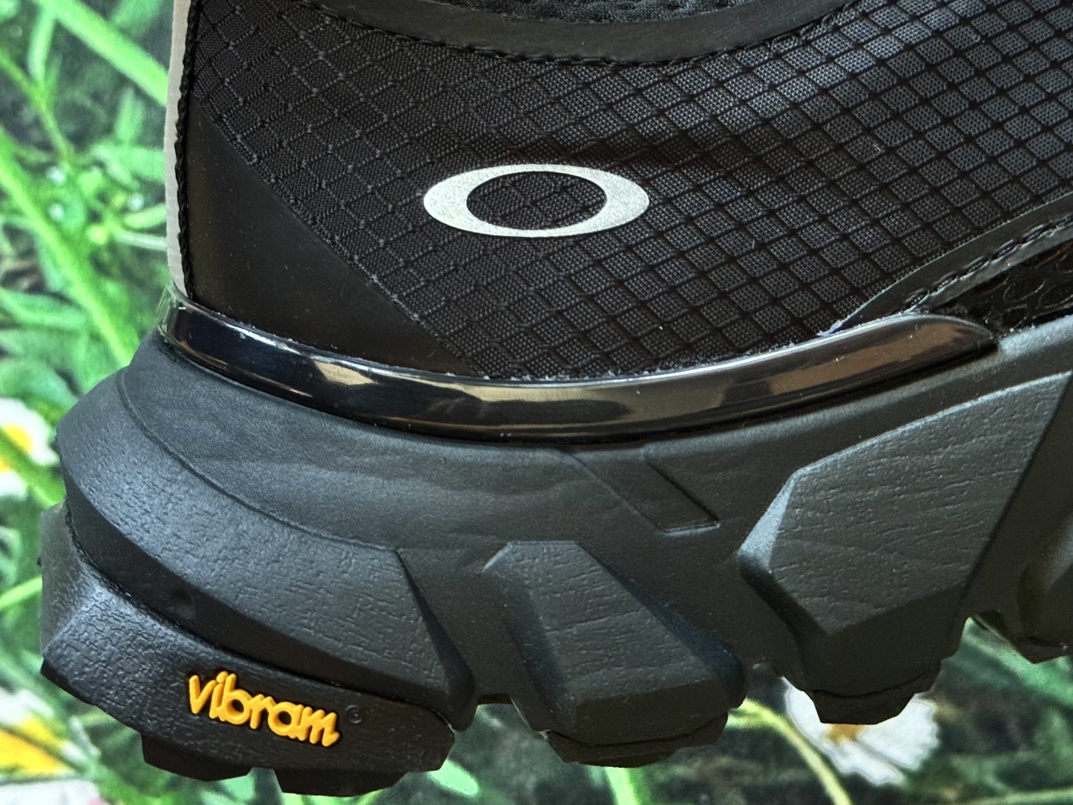 Oakley Light Shield Triple Black, Oakley O Bark 2.0 T-Shirt Blackout 착용 스타일 - 7