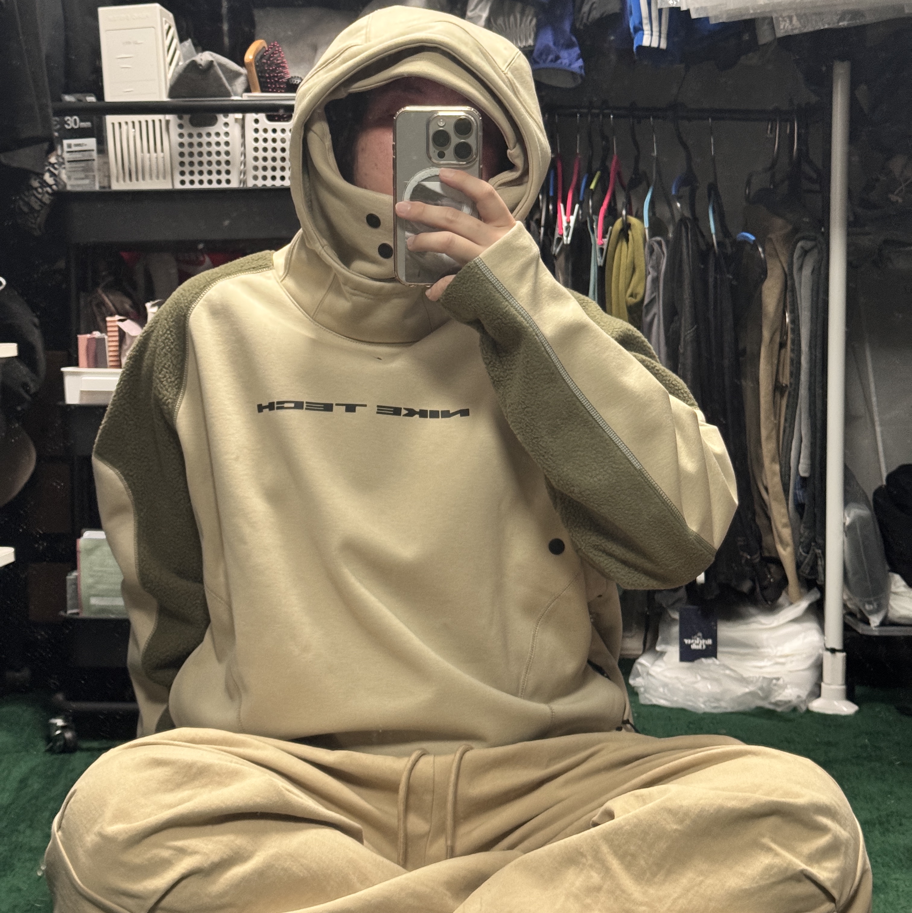 Nike Tech Boreas Oversized Hoodie Desert Khaki Medium Olive - Asia, Sunday Ceremony Sy Logo 5 Panel Cotton Cap - Brown 착용 스타일 - 2