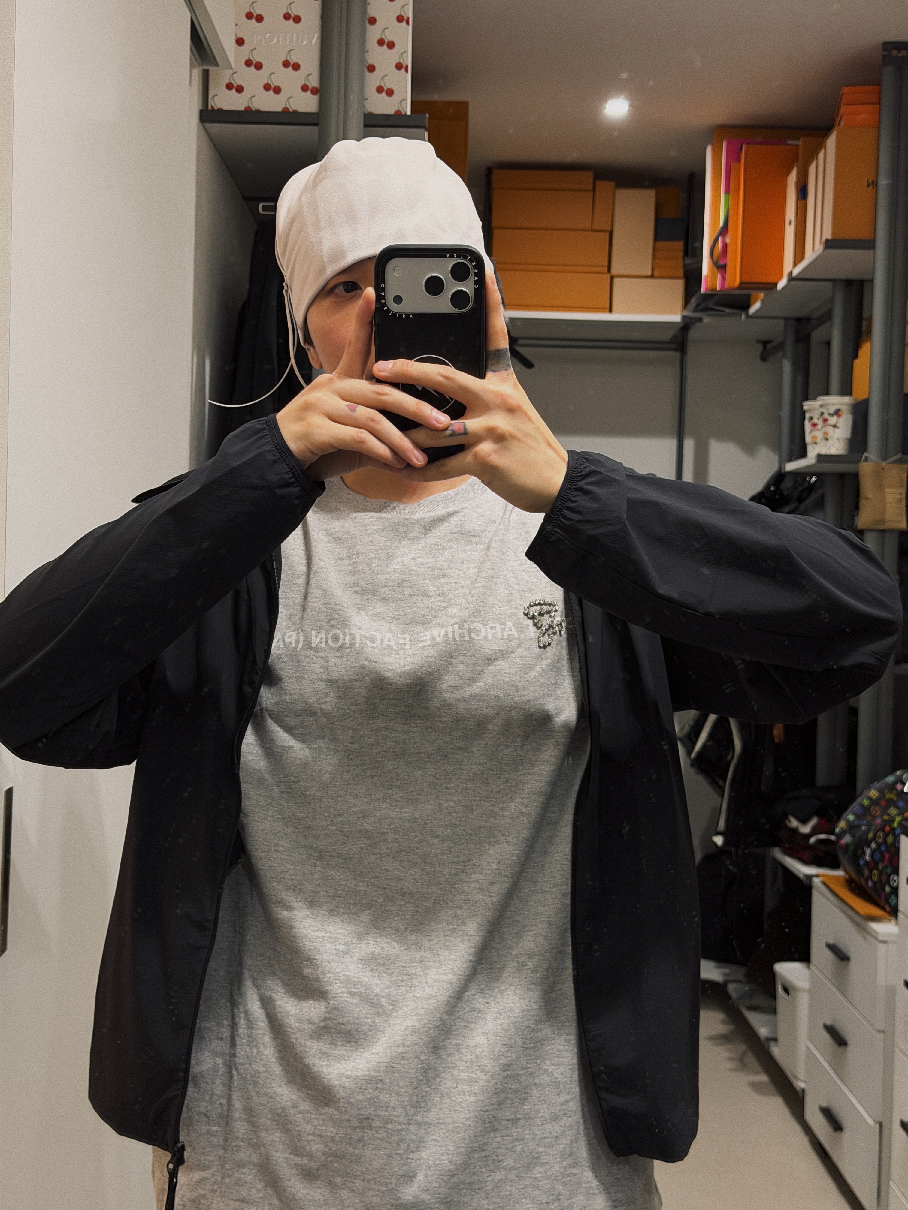 Post Archive Faction (Paf) x Central Cee Syna Runner Jacket Black, Post Archive Faction (Paf) x Central Cee Syna T-Shirt Gray 착용 스타일 - 1