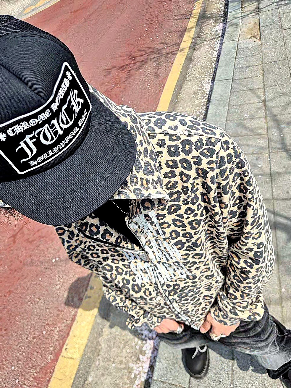 Chrome Hearts Fuck Hollywood Trucker Hat Black, Dr. Martens x Rick Owens Quad Sole Steel Toe Boots Black 착용 스타일 - 2