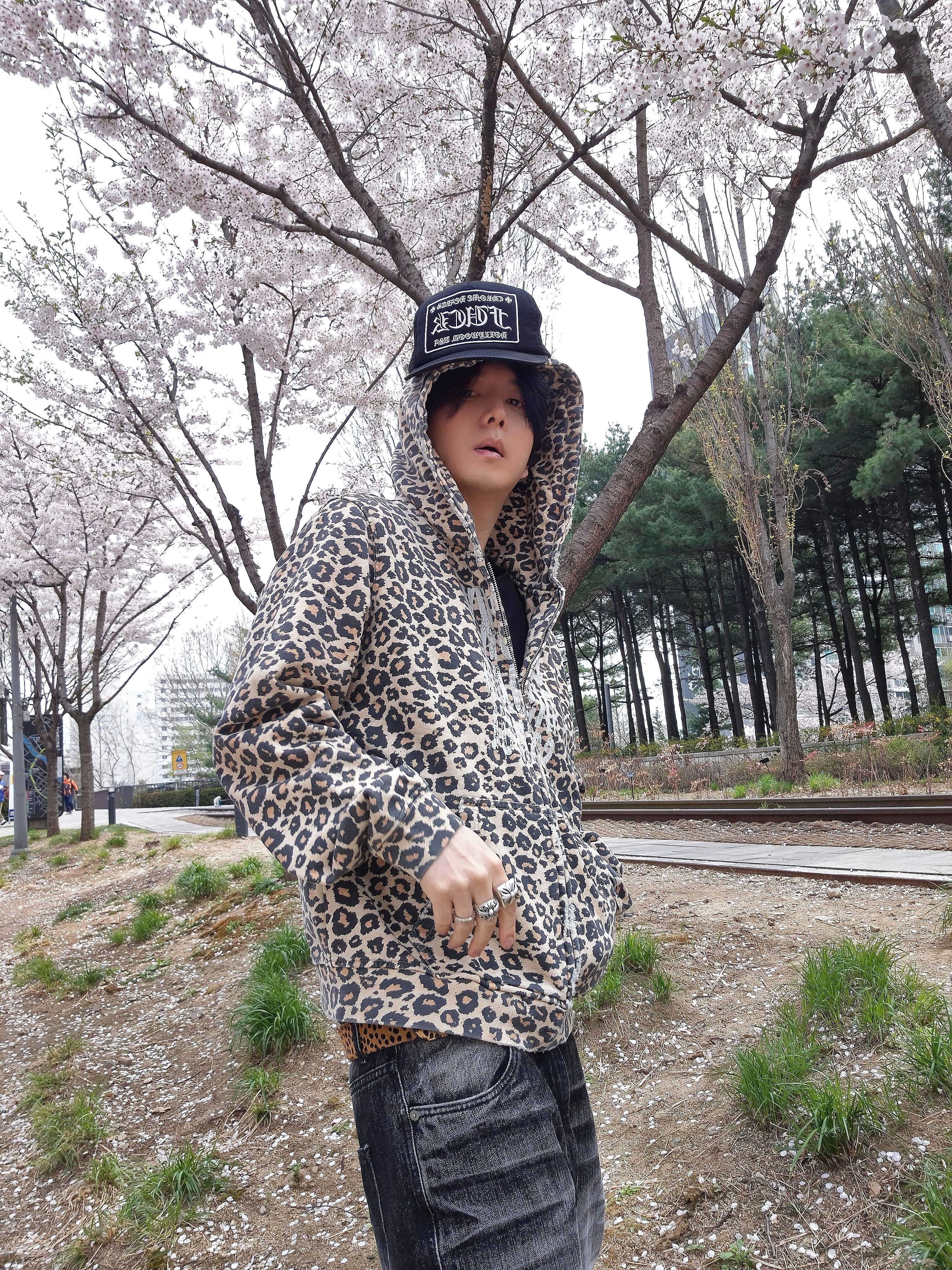 Chrome Hearts Fuck Hollywood Trucker Hat Black, Undermycar Calf Hair Module Belt Strap Yellow Cheetah 착용 스타일 - 1