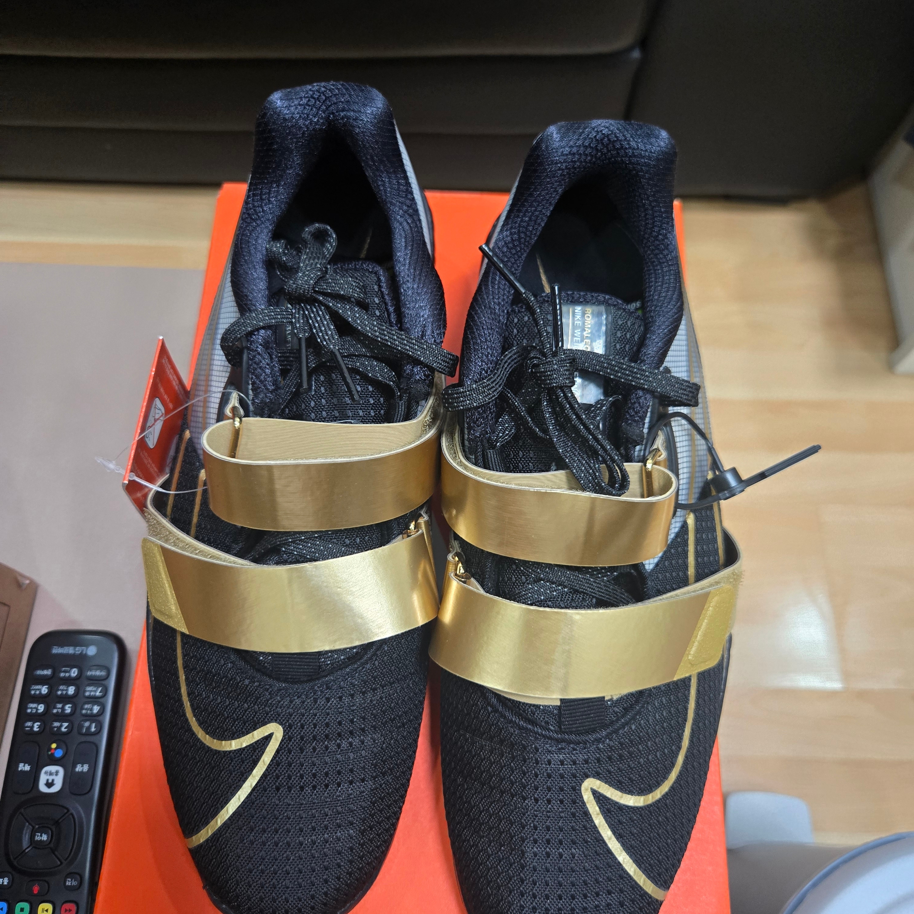 Nike Romaleos 4 Black Metallic Gold 착용 스타일 - 1