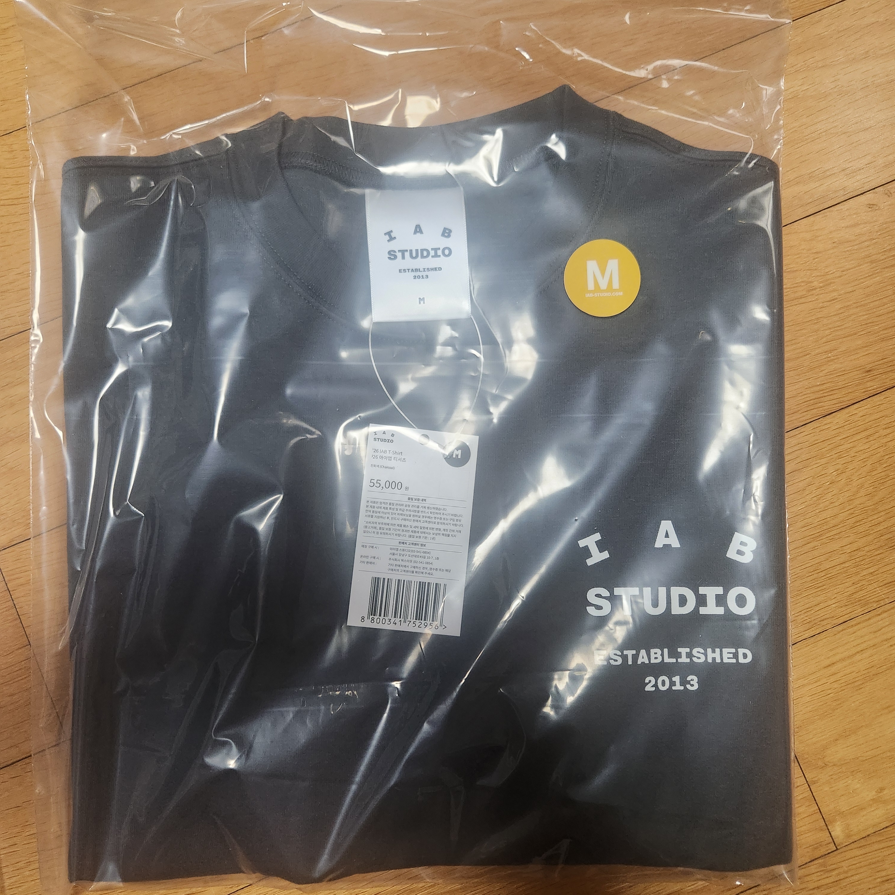 IAB Studio 26 IAB T-Shirt Charcoal White 착용 스타일