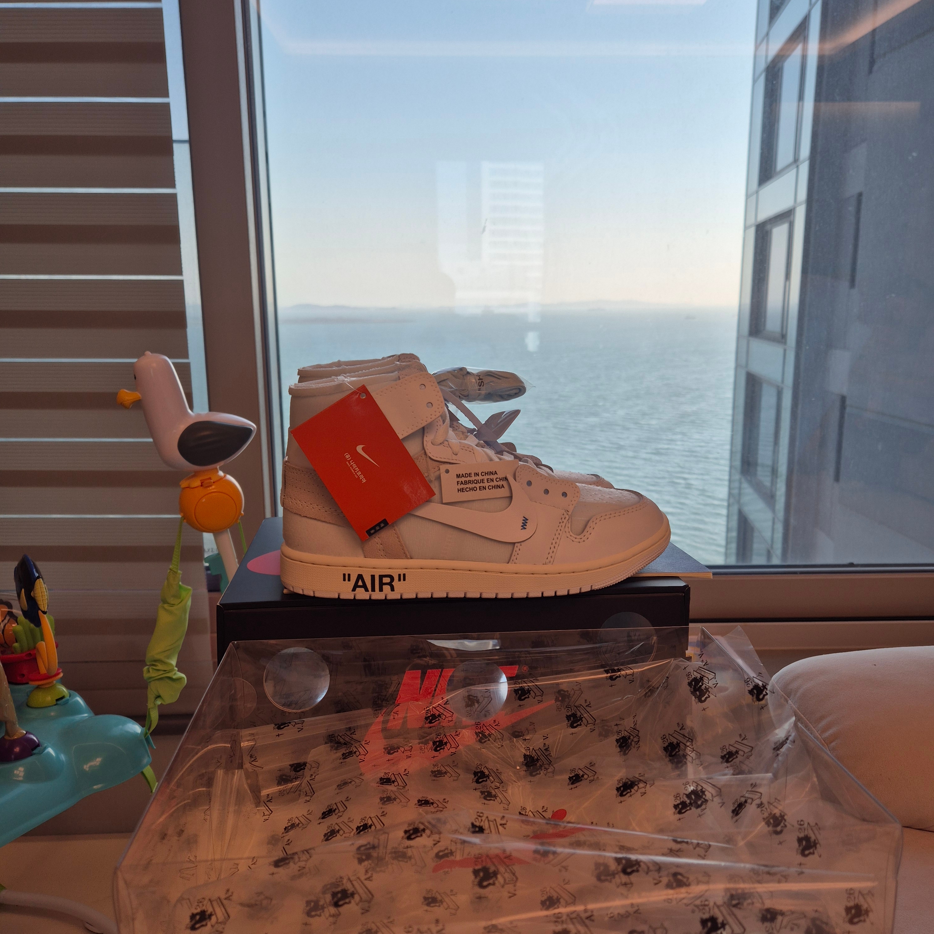 Jordan 1 x Virgil Abloh Archive Retro High Alaska White 착용 스타일 - 6