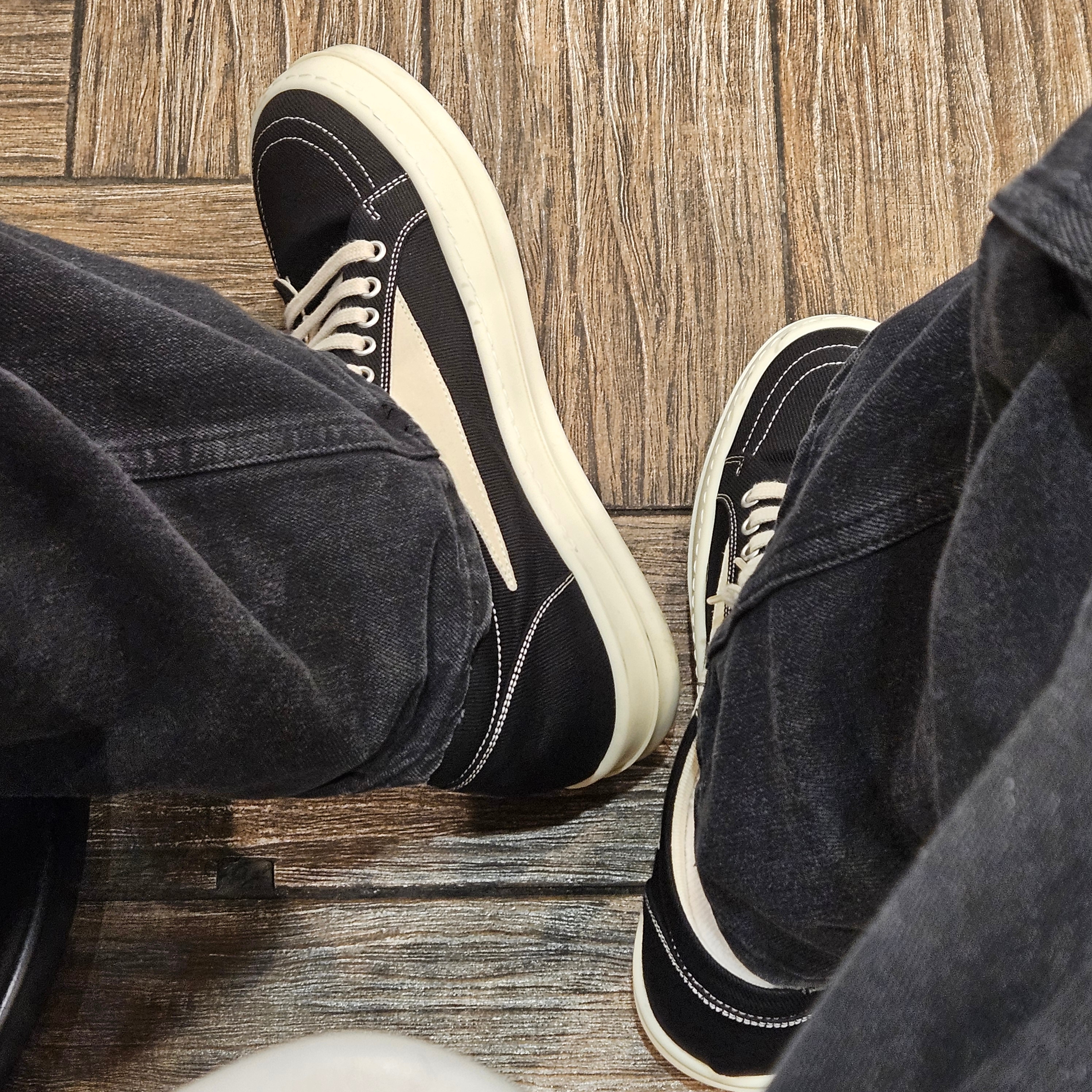 Rick Owens Drkshdw Vintage Sneakers Black Milk 착용 스타일