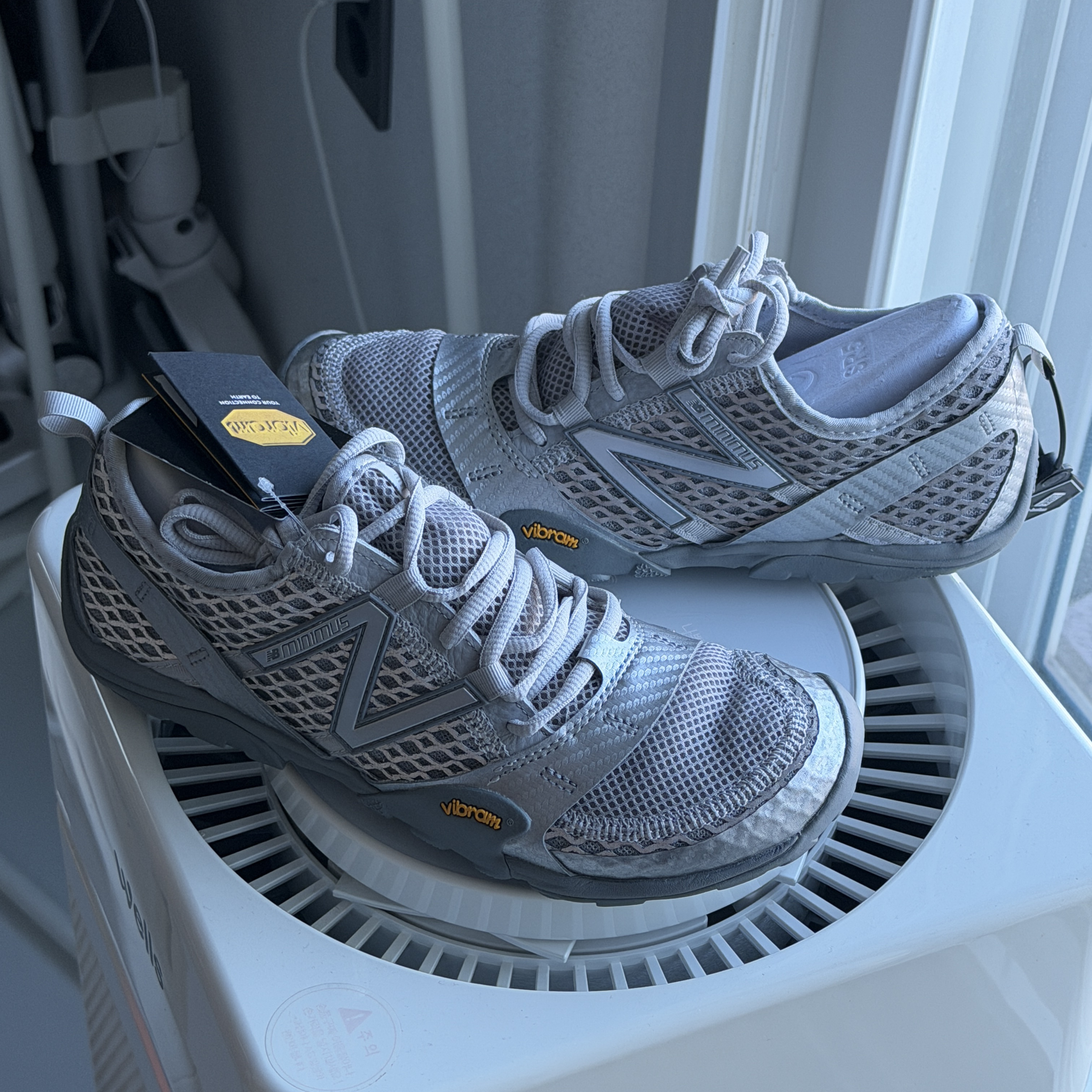 New Balance Minimus MT10O Slate Grey Silver Metallic 착용 스타일 - 1