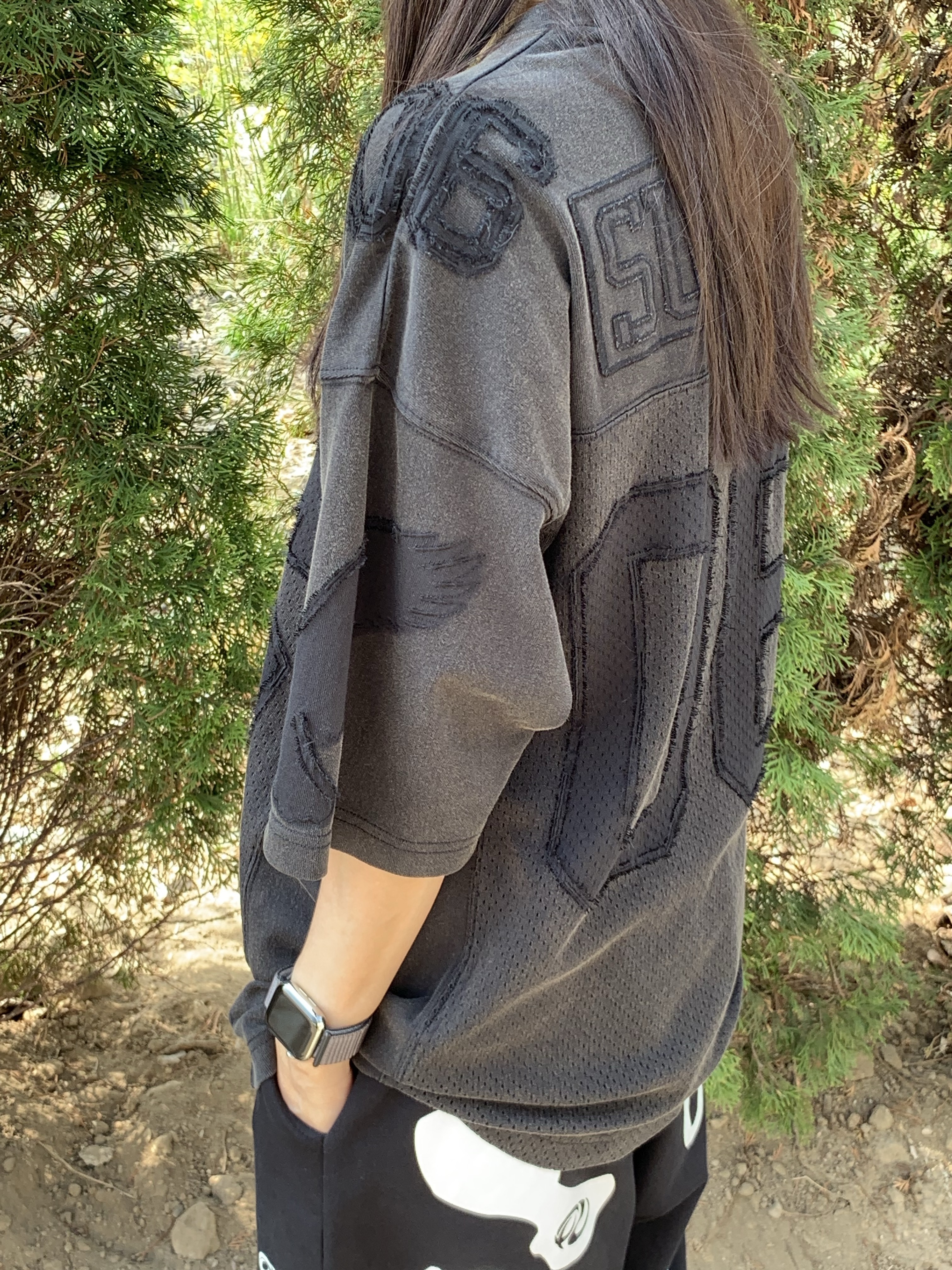 Supreme Overdyed Beanie Black, Supreme x MM6 Maison Margiela Cotton Football Jersey Black - 26SS 착용 스타일 - 4