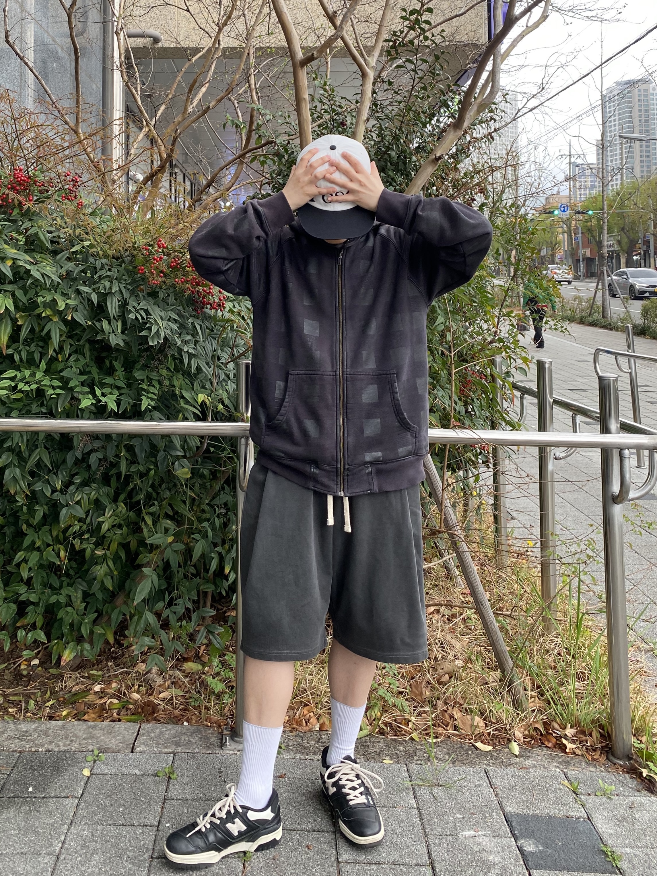 Knitted Pigment Bermuda Traning Half Pants Washing Charcoal 착용 스타일