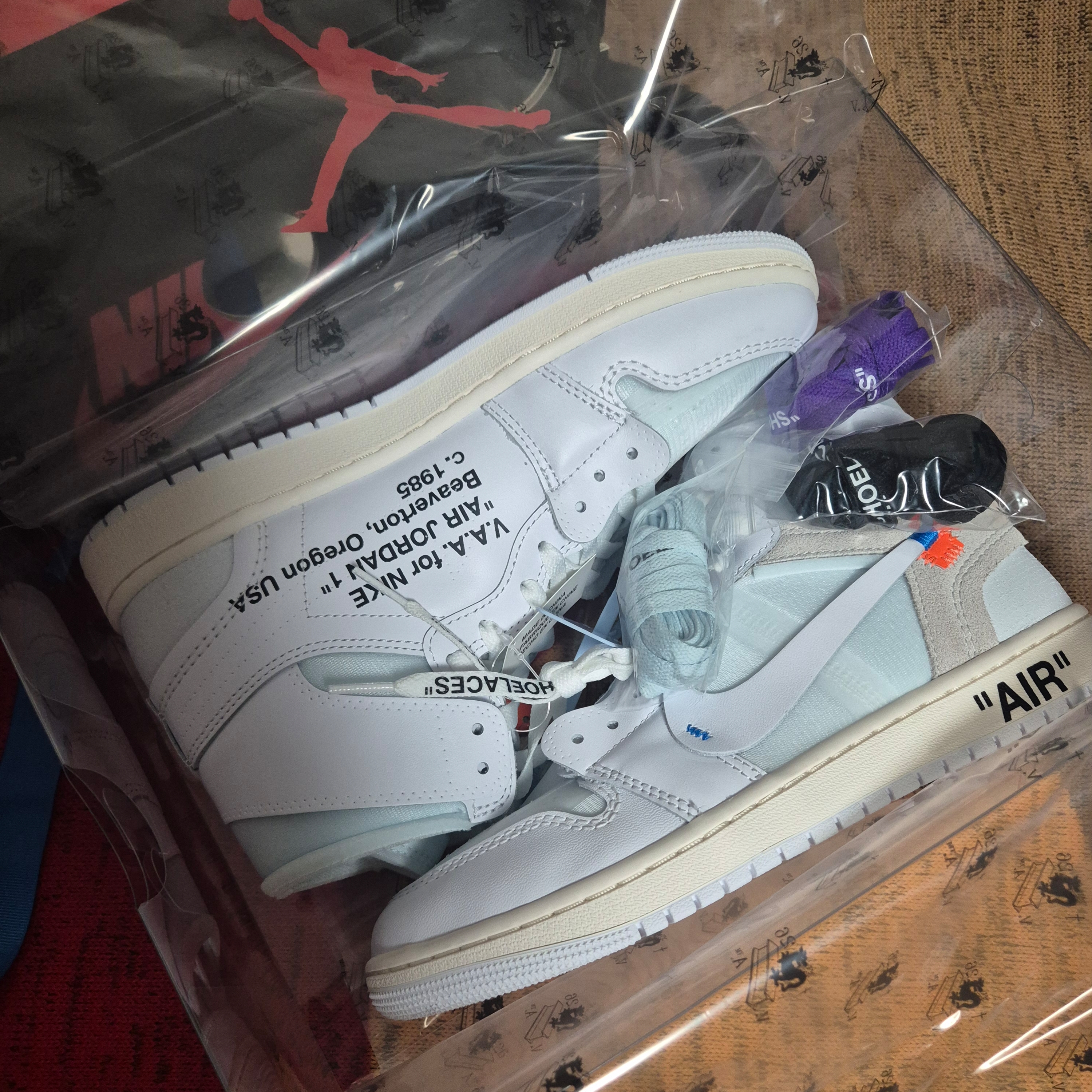 Jordan 1 x Virgil Abloh Archive Retro High Alaska White 착용 스타일 - 1
