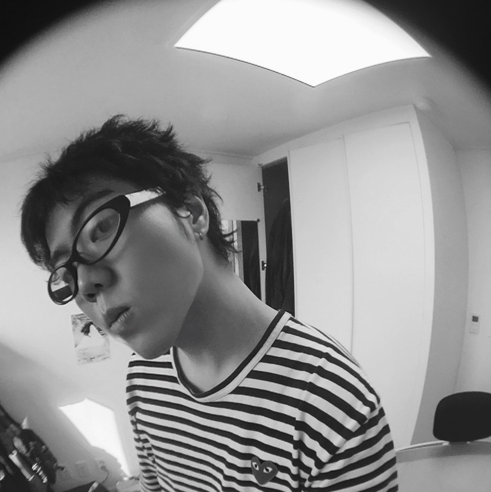 Gentle Monster x Maison Margiela MM213 Black Clear, Play Comme des Garcons Striped LS T-Shirt Black White 착용 스타일