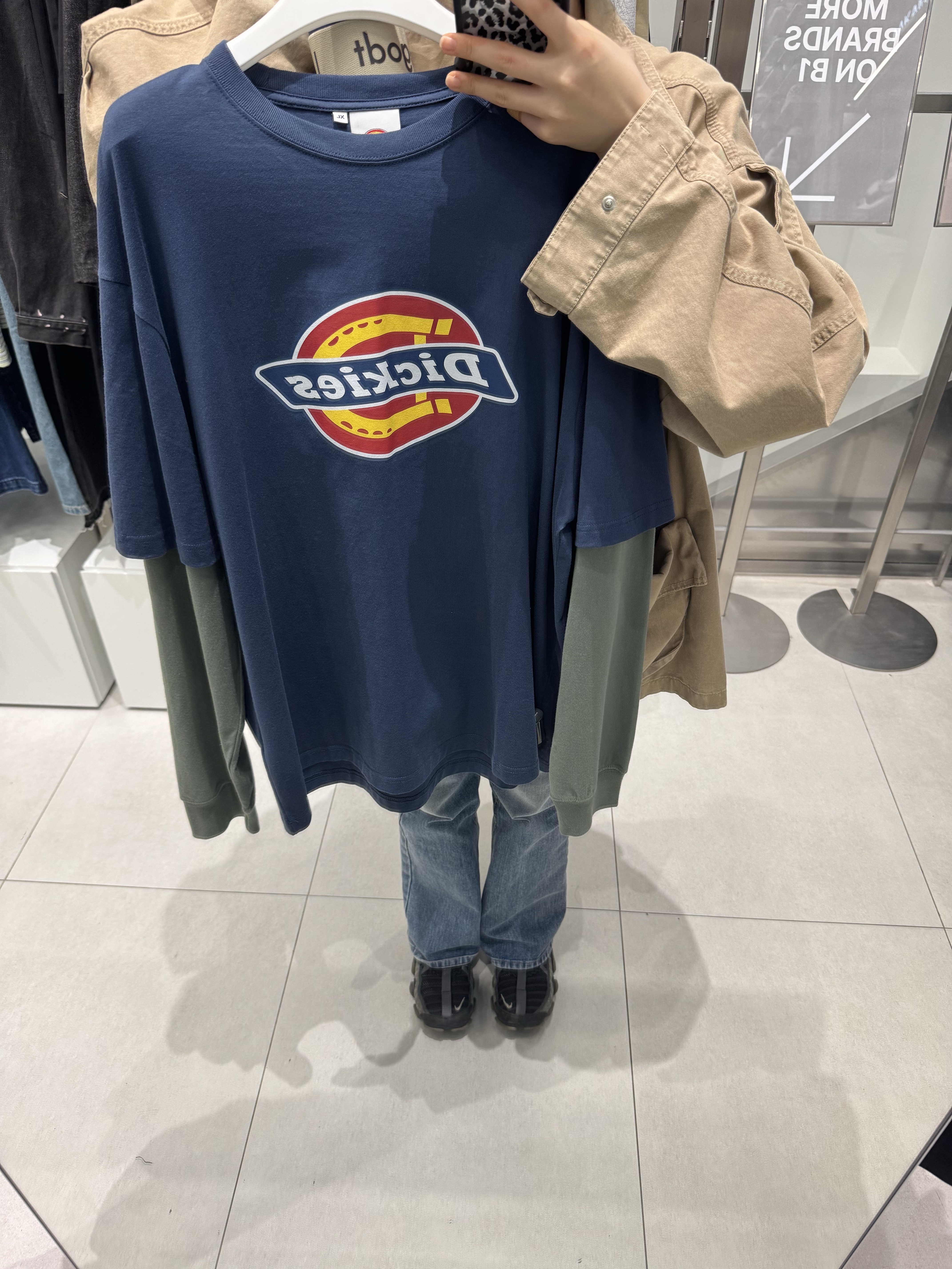 Nike ISPA Link Black and Medium Olive 착용 스타일