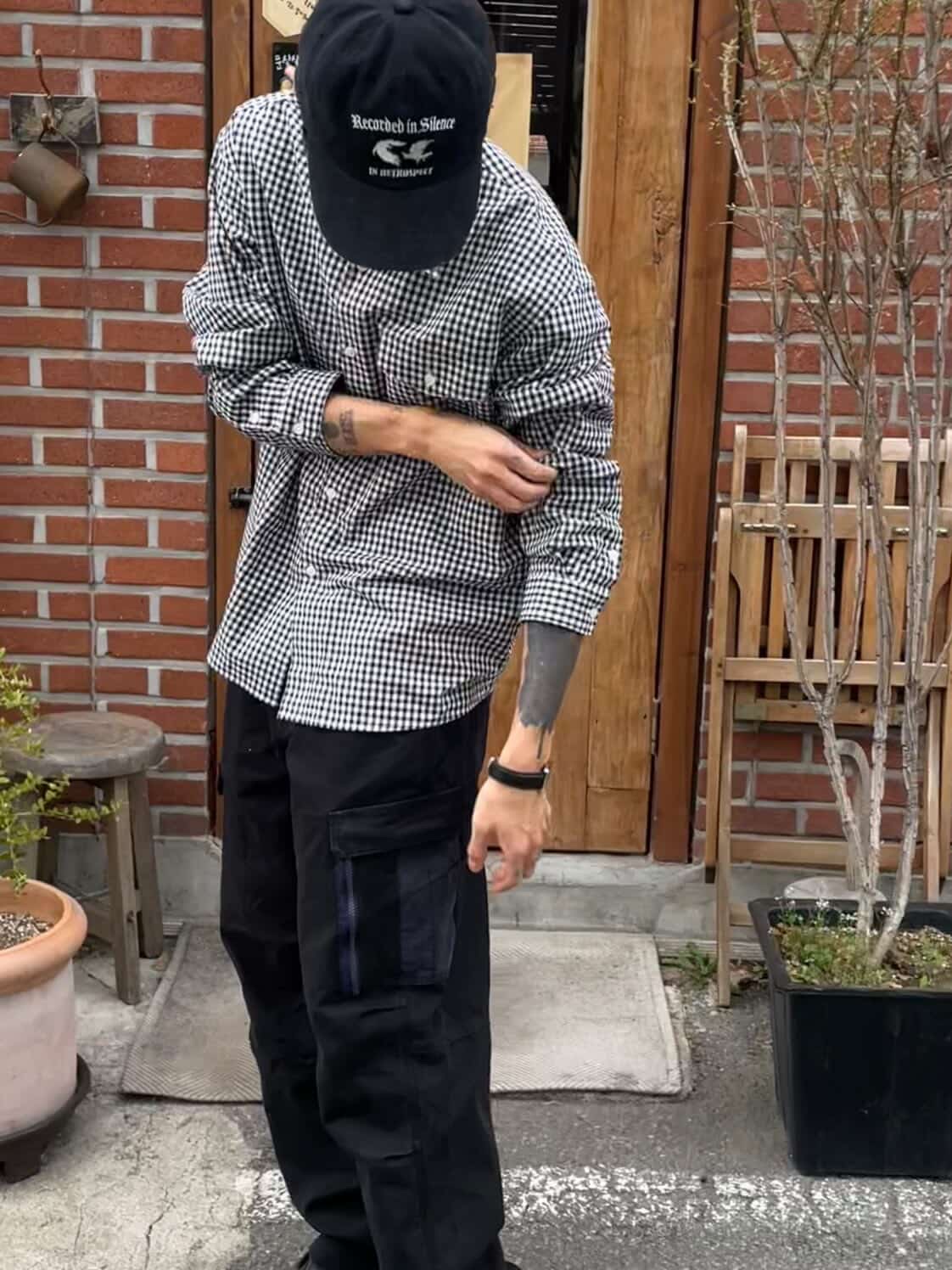 CHOWOO Mixed Fabric m65 Pants Washed Navy, CHOWOO One Pocket Regular Check Shirt Navy 착용 스타일 - 1