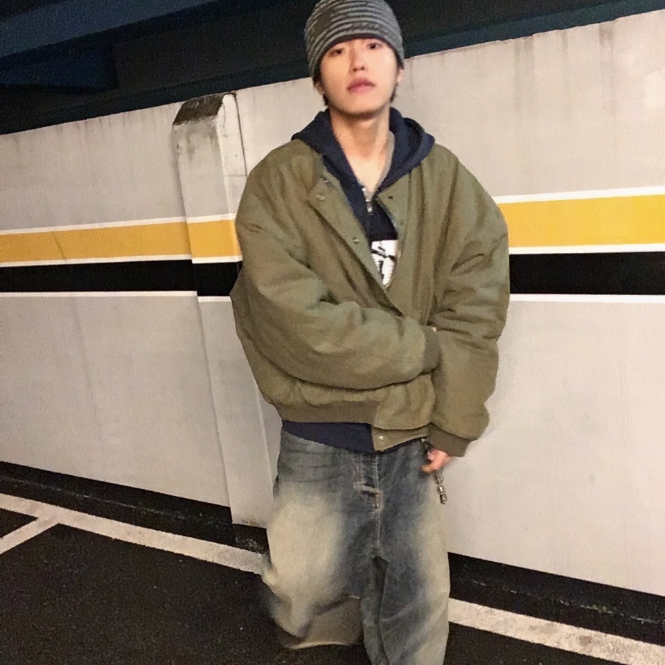 Undermycar Mu.26 Anti Fxxking Logo Play Brush Washed Wide Jeans Oil Blue 착용 스타일 - 4