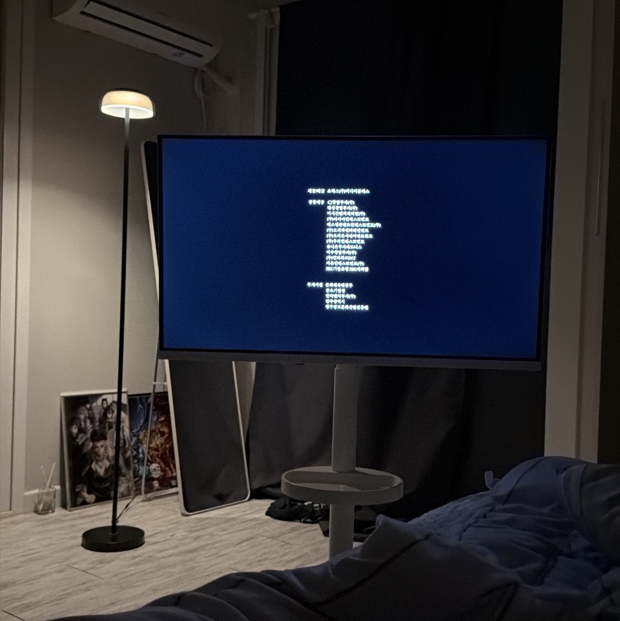 [15% 쿠폰] WIDEVU WideMovingVu White Edition V3 Set QLED 81 cm (32 in) FHD Smart Mobile TV 착용 스타일