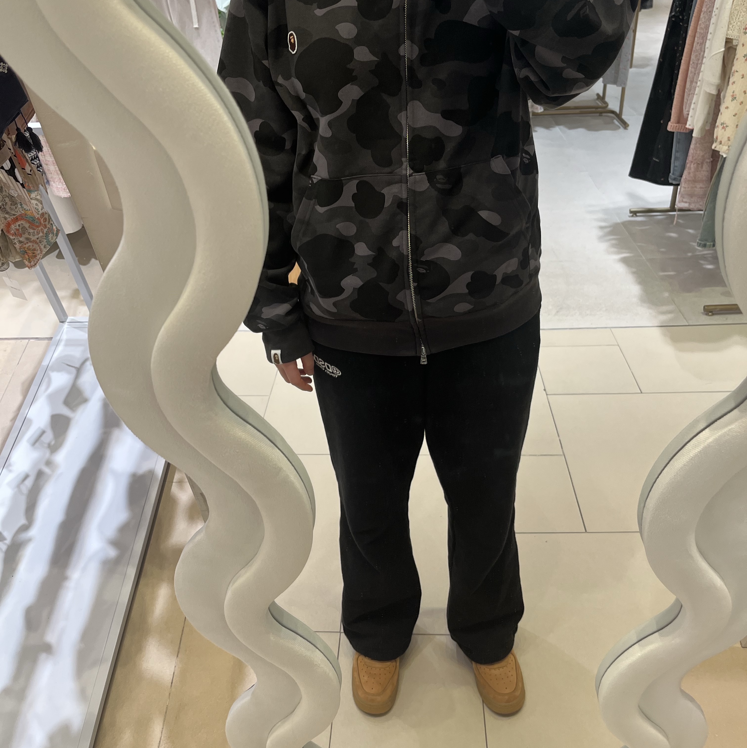 BAPE One Point Color Camo Cropped Full Zip Hoodie Black, (W) Nike Air Force 1 '07 WB Flax Wheat 착용 스타일