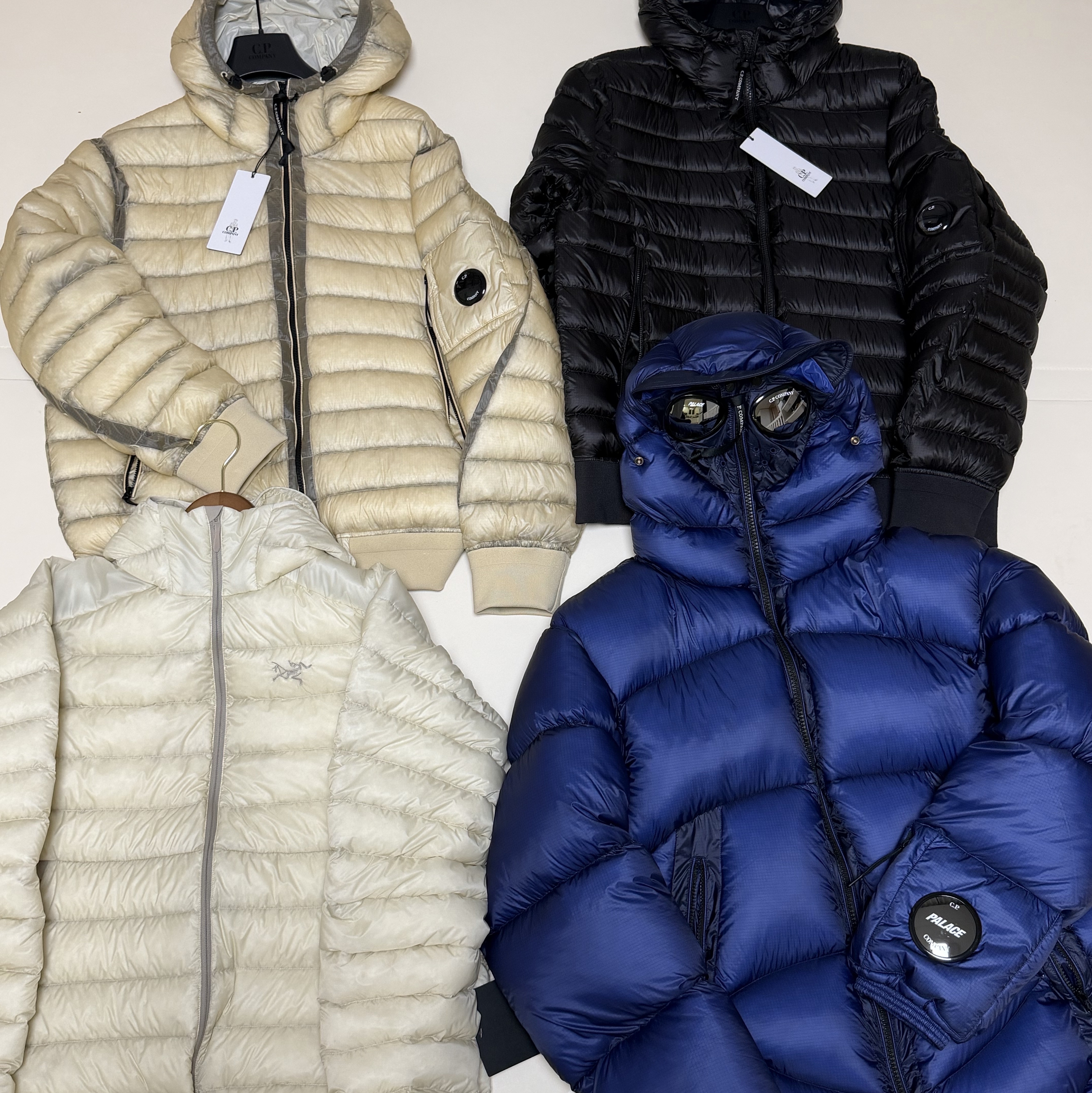 C.P. Company Nylon Down Jacket Frozen Dew White - 26SS, Palace x C.P. Company DD Shell Ripstop Explorer Jacket Mazarine Blue - 23FW 착용 스타일