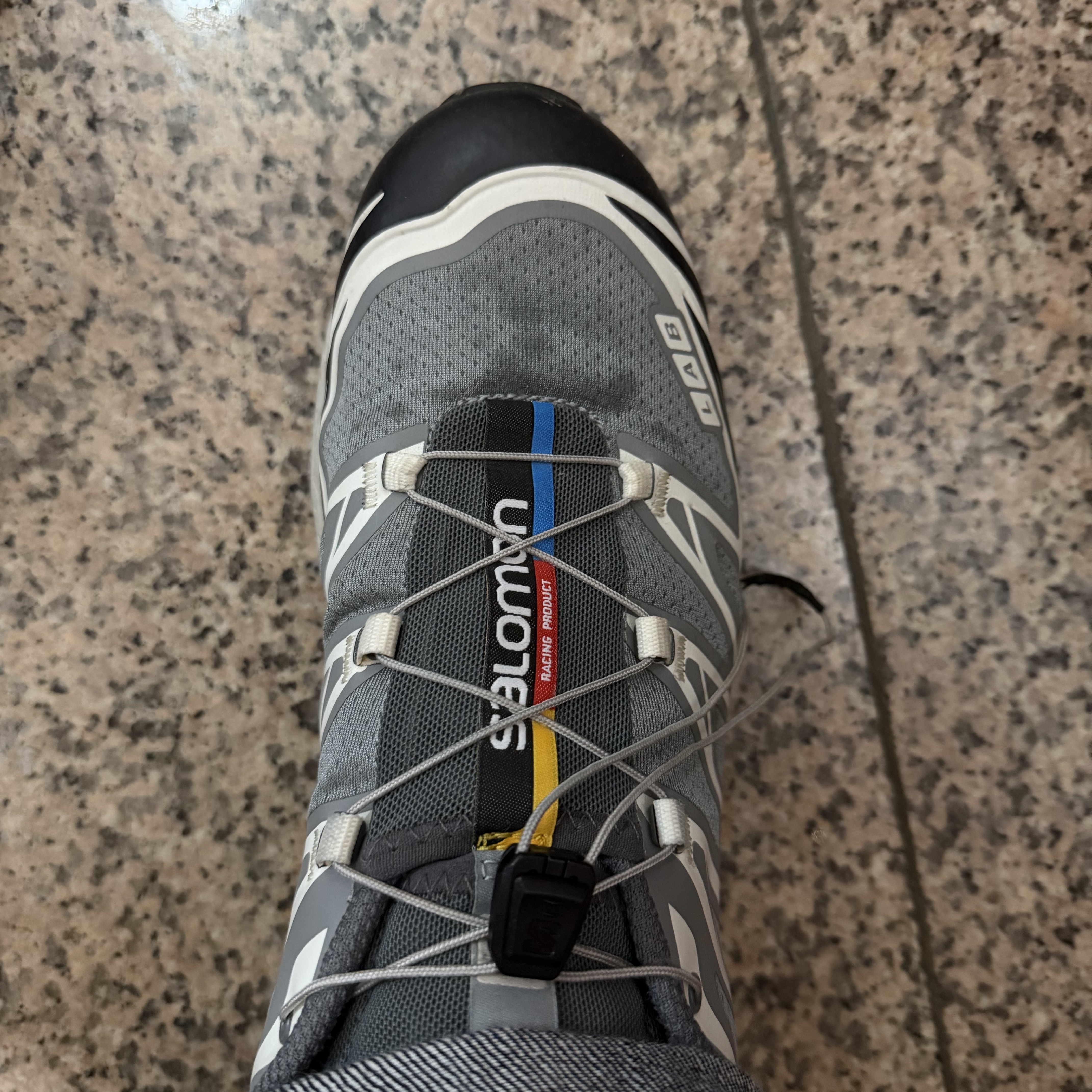 Salomon XT-6 Recut Phantom Vanilla Ice 착용 스타일