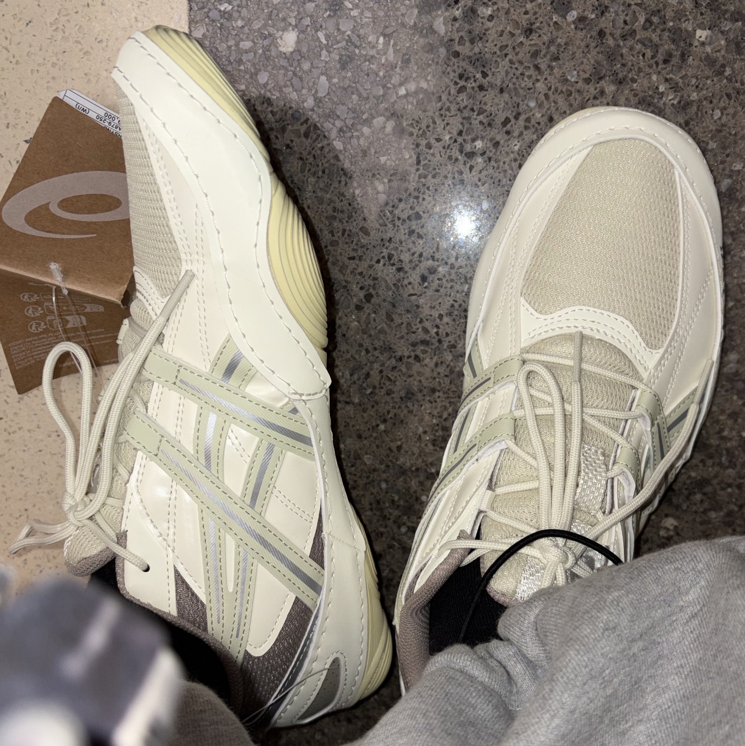 Asics Hypersync Oyster White Ivory 착용 스타일 - 5