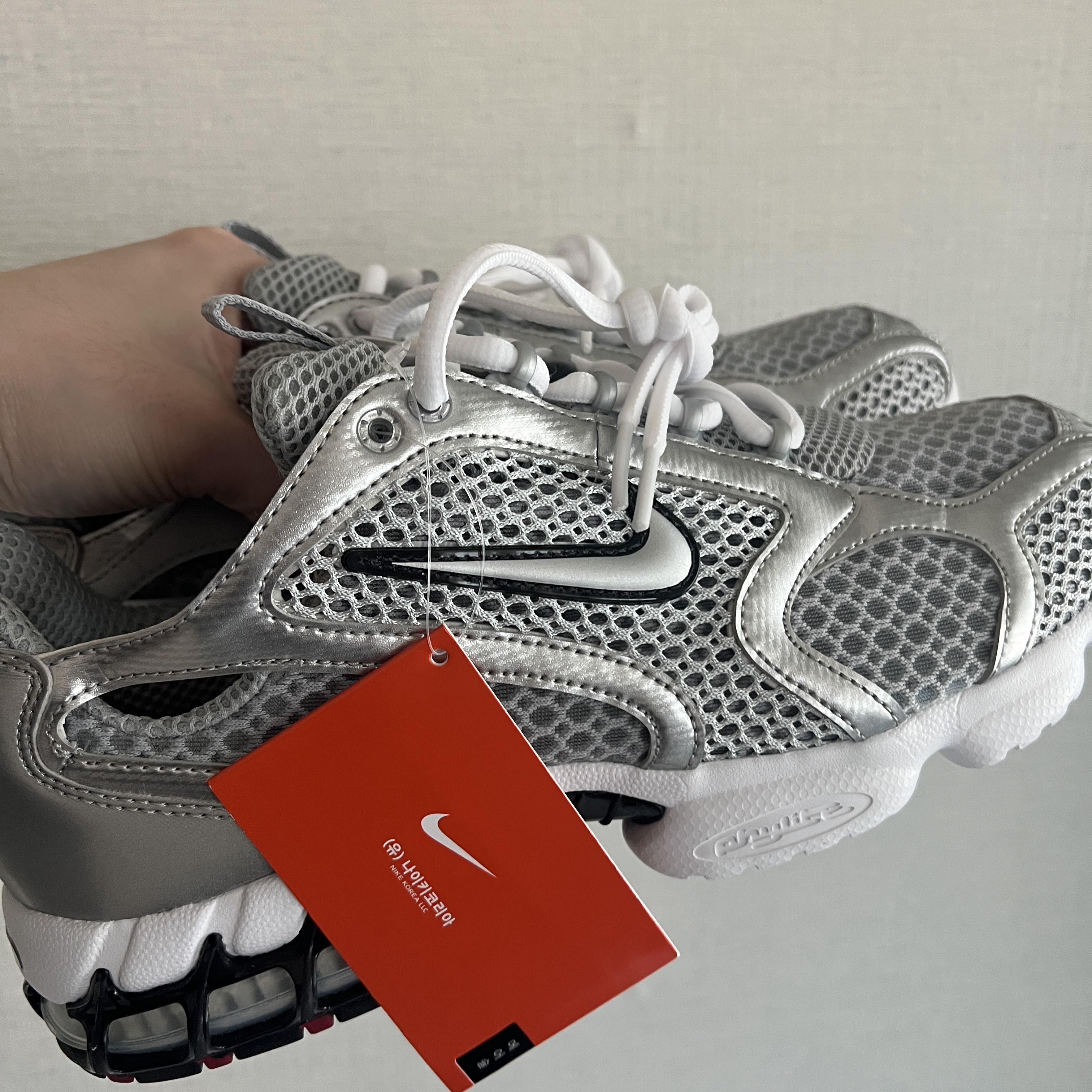 Nike Air Zoom Spiridon Cage 2 Metallic Silver 착용 스타일 - 2