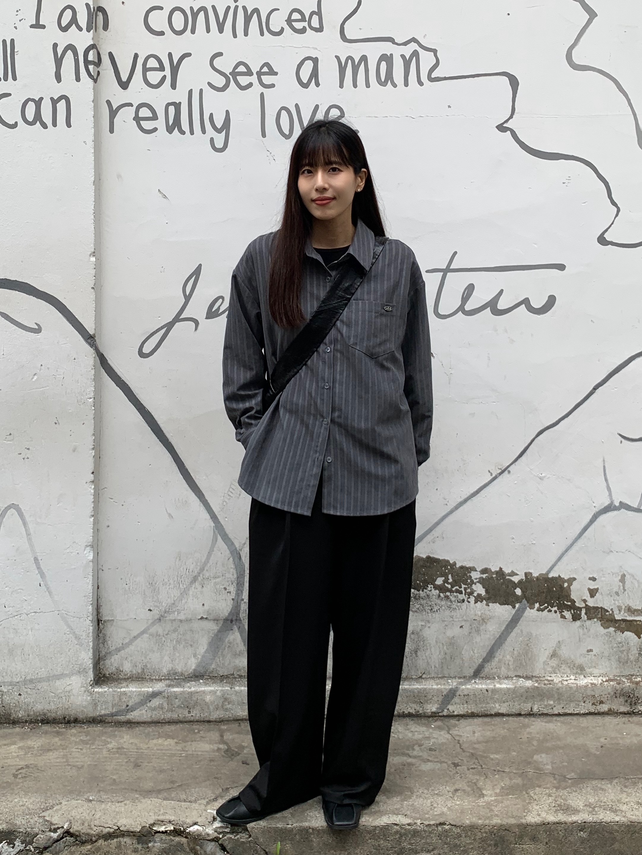 Lemaire Small Croissant Bag Coated Linen Canvas Black 착용 스타일 - 1