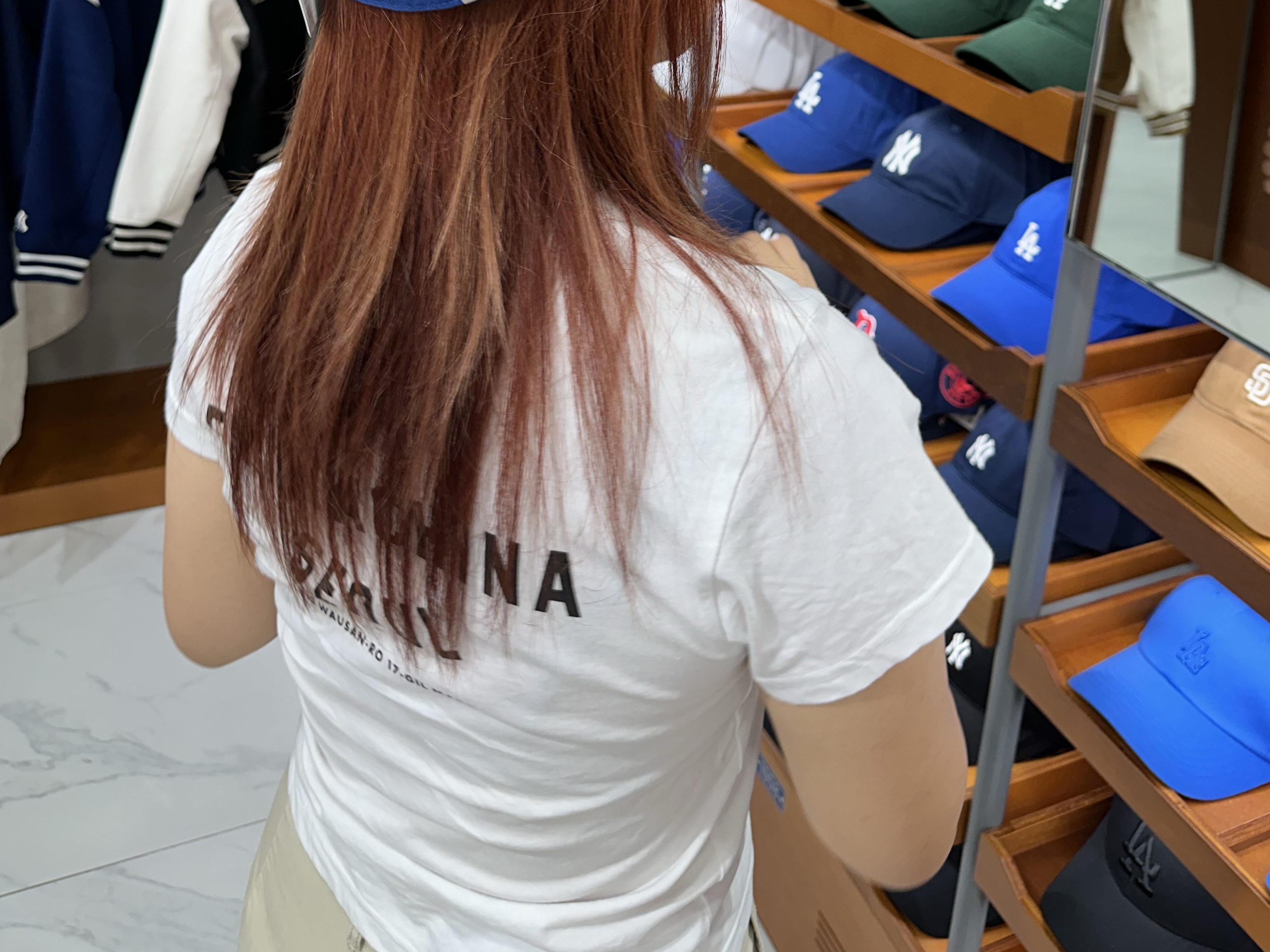 (Kids) Deus Ex Machina College Seoul T-Shirt White 착용 스타일 - 1