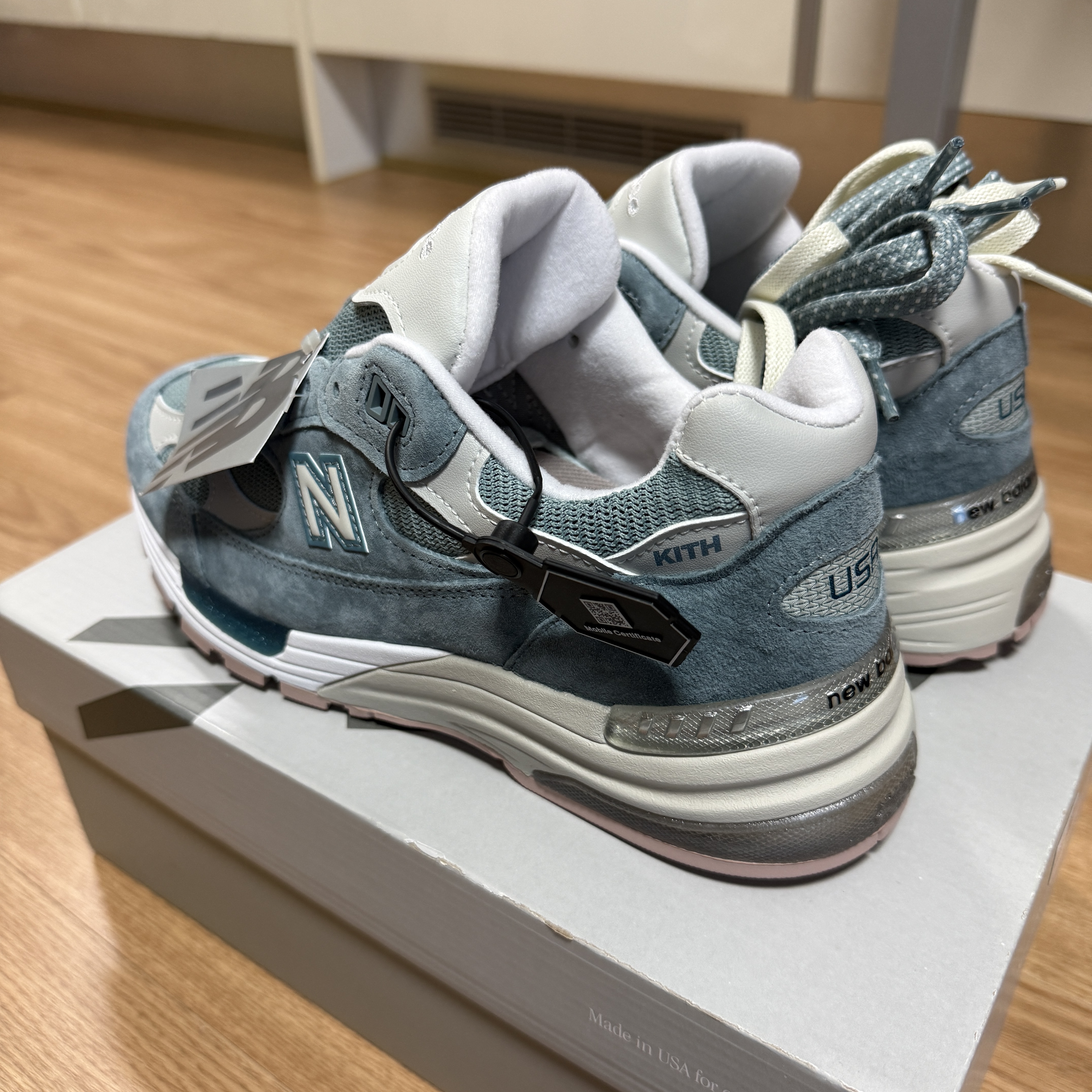 New Balance x Kith 992 Made in USA Aegean Blue Oyster 착용 스타일 - 2