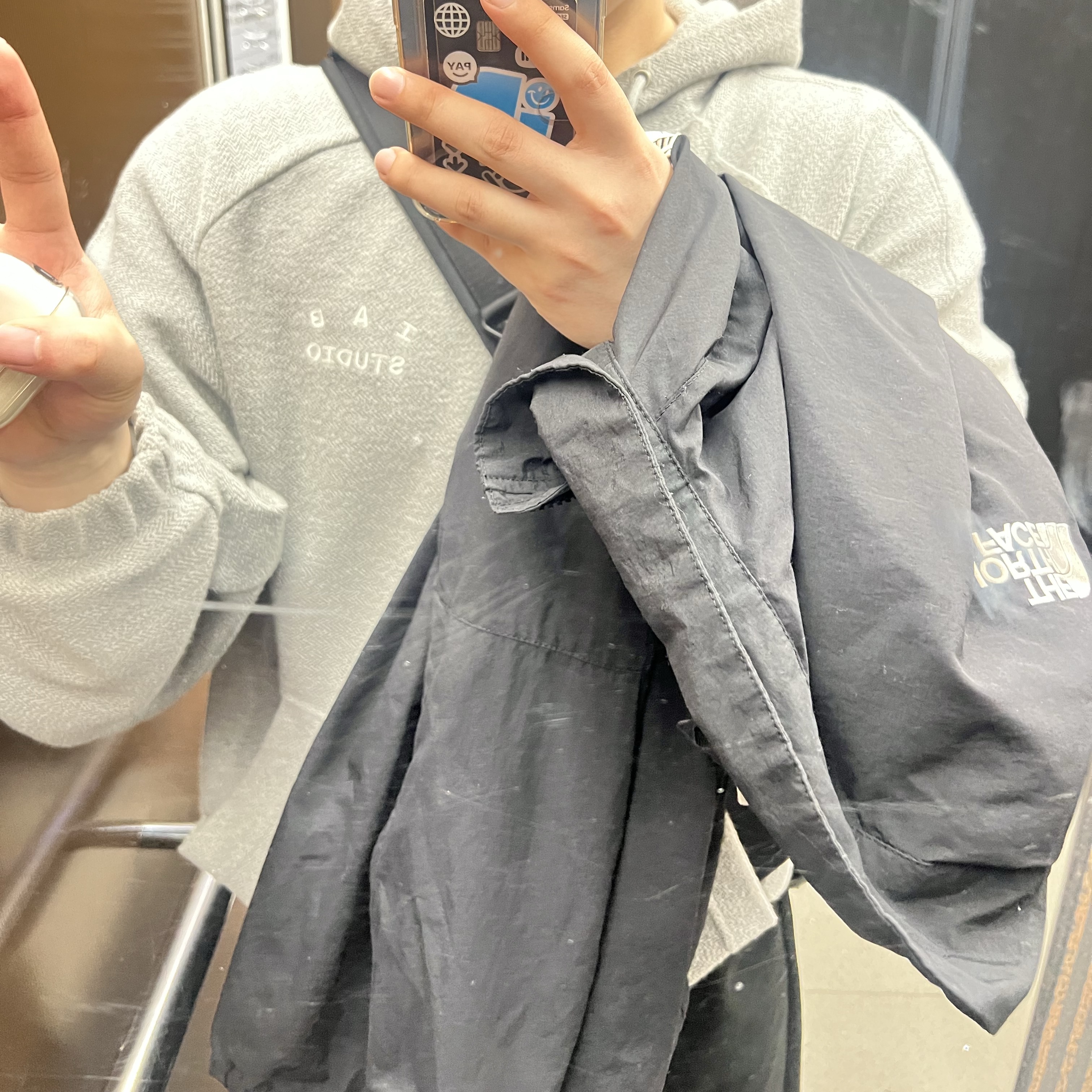 IAB Studio Herringbone Hoodie Gray White 착용 스타일