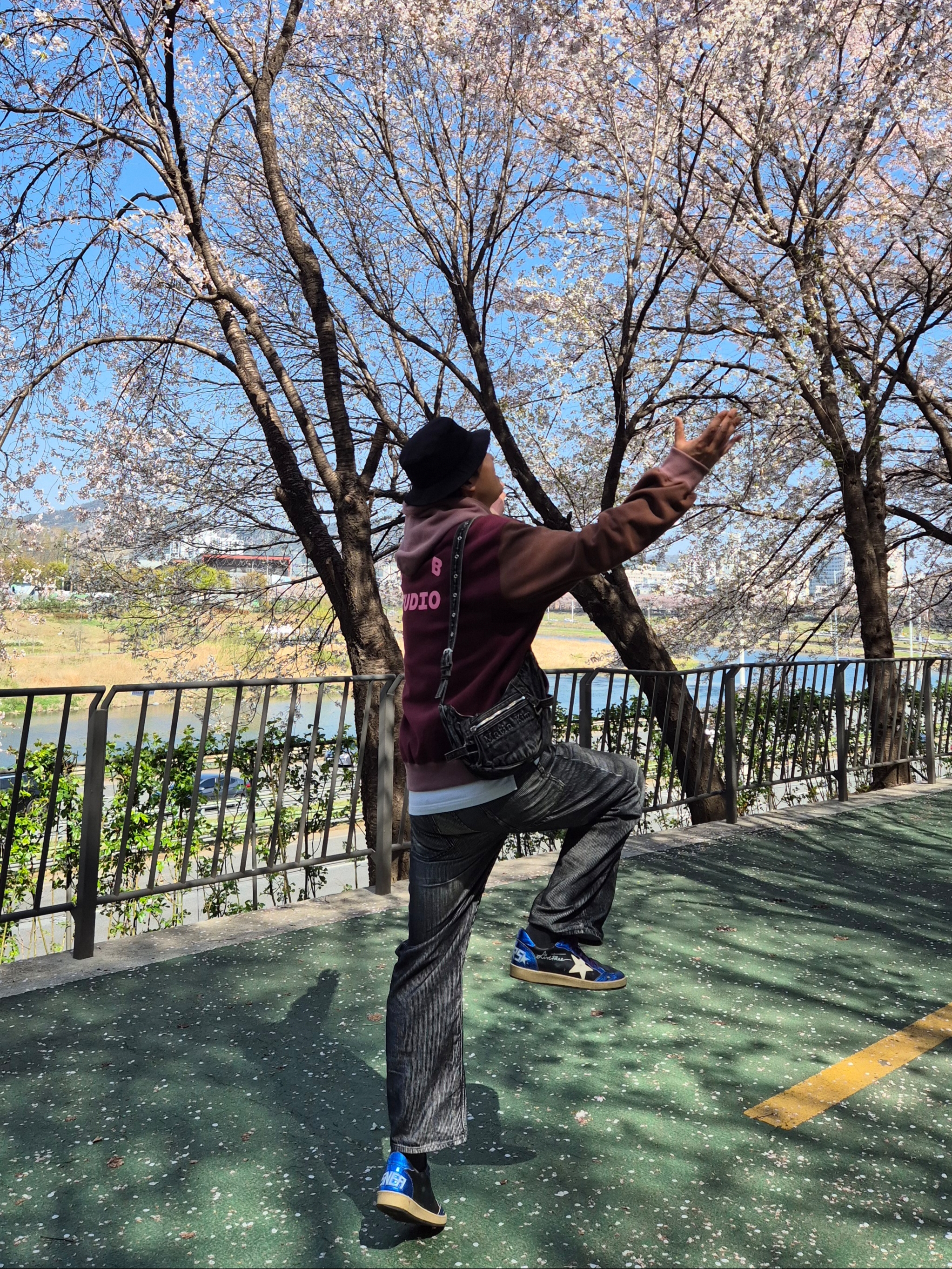 IAB Studio IAB Multi Color Hoodie, Our Legacy Third Cut Digital Dark Aurora Corduroy 착용 스타일 - 3