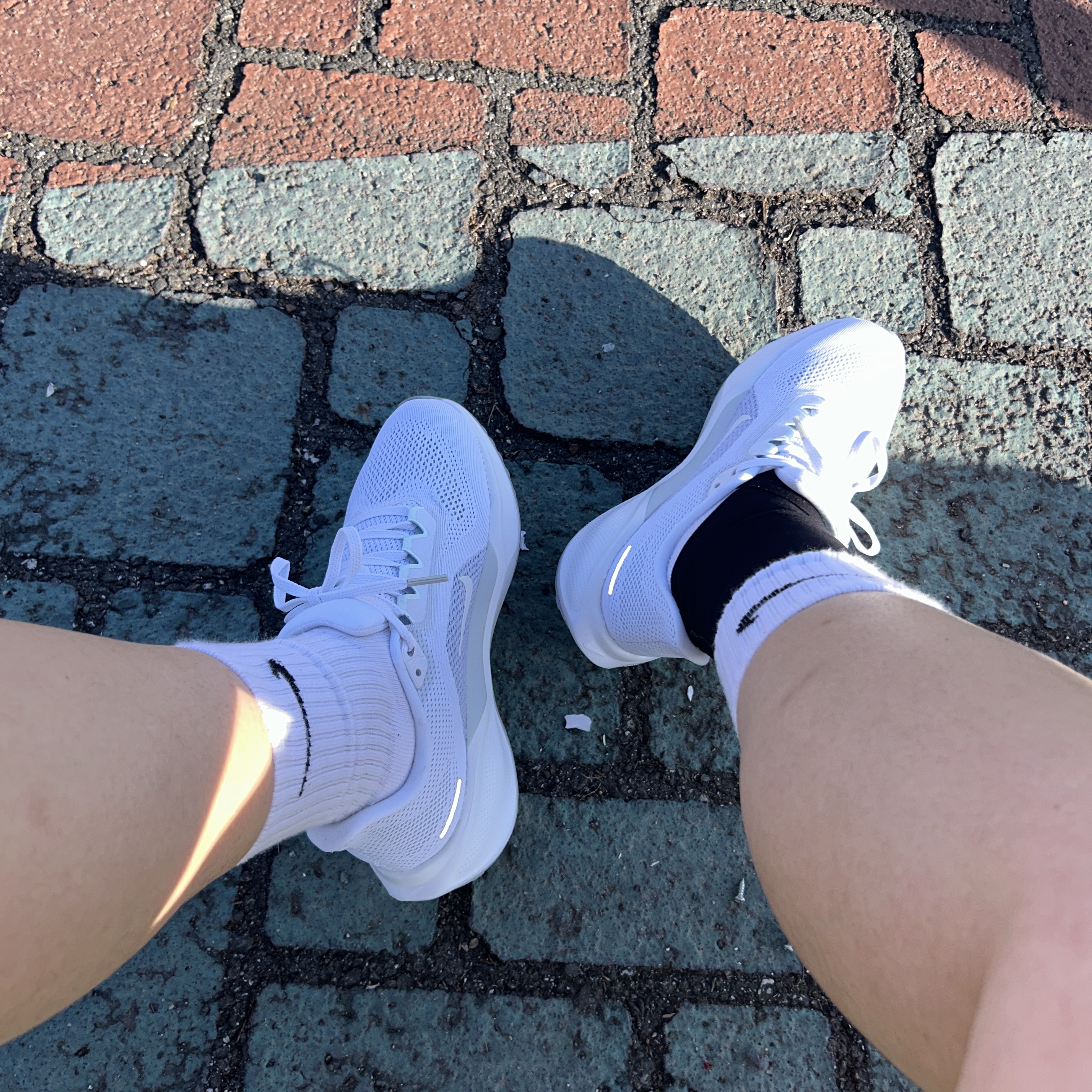 (W) Nike Air Zoom Pegasus 41 White Pure Platinum 착용 스타일