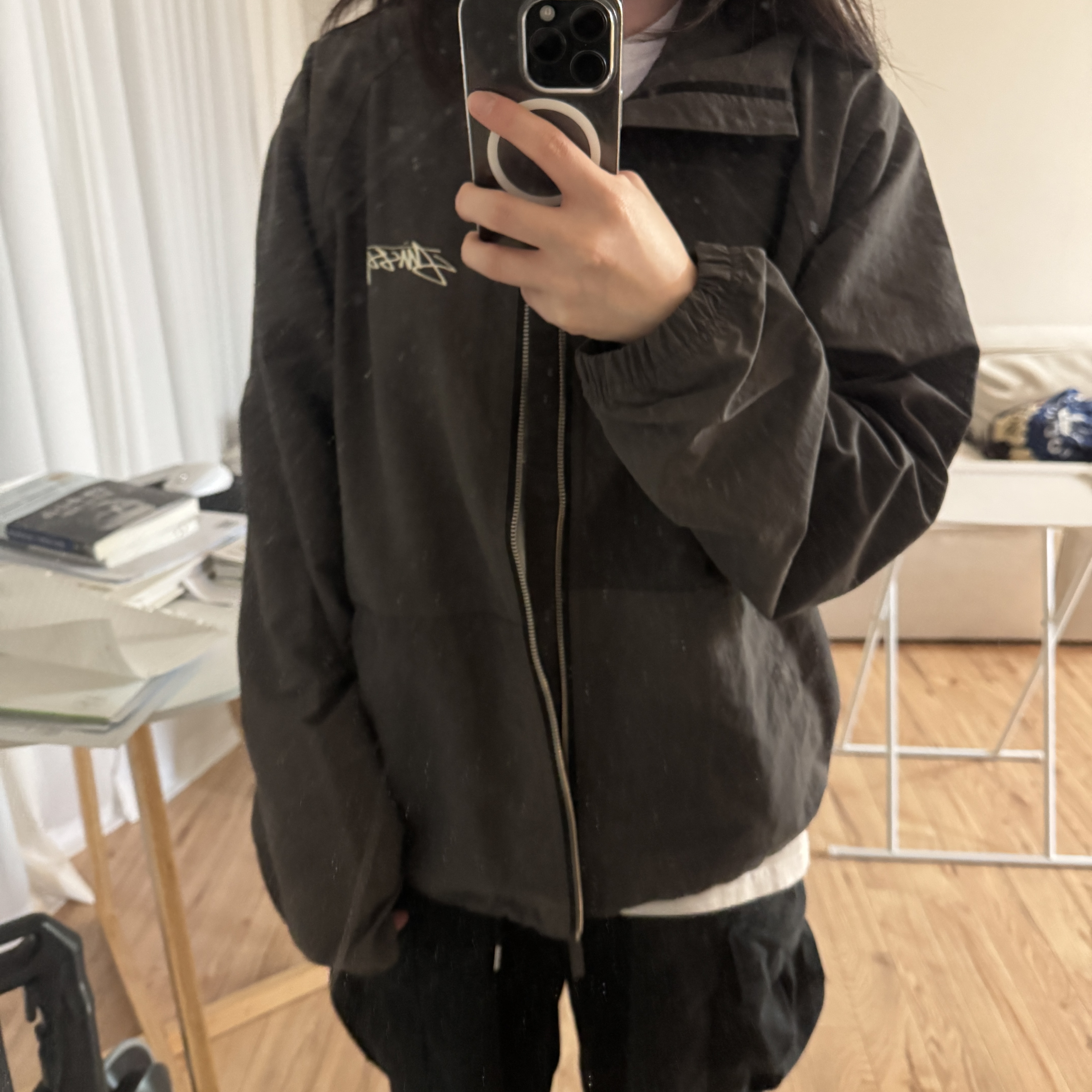 Stussy Wave Dye Beach Shell Jacket Black 착용 스타일 - 1