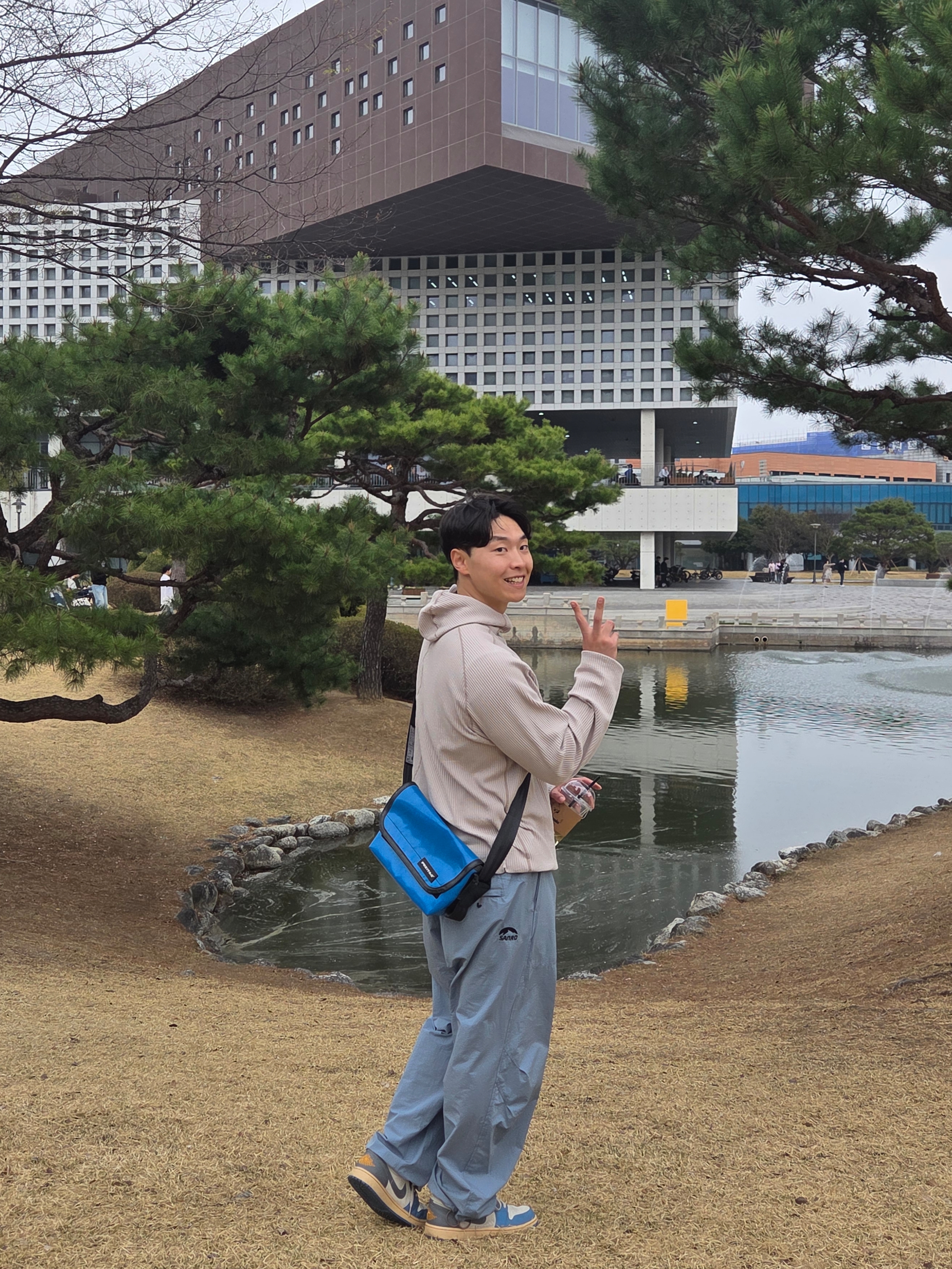 COLDWARM Waffle Warmer Hoodie (Mocha Color), FREITAG Boutique Unisex F41 HAWAII FIVE-O 0822 Messenger Bag 착용 스타일 - 10