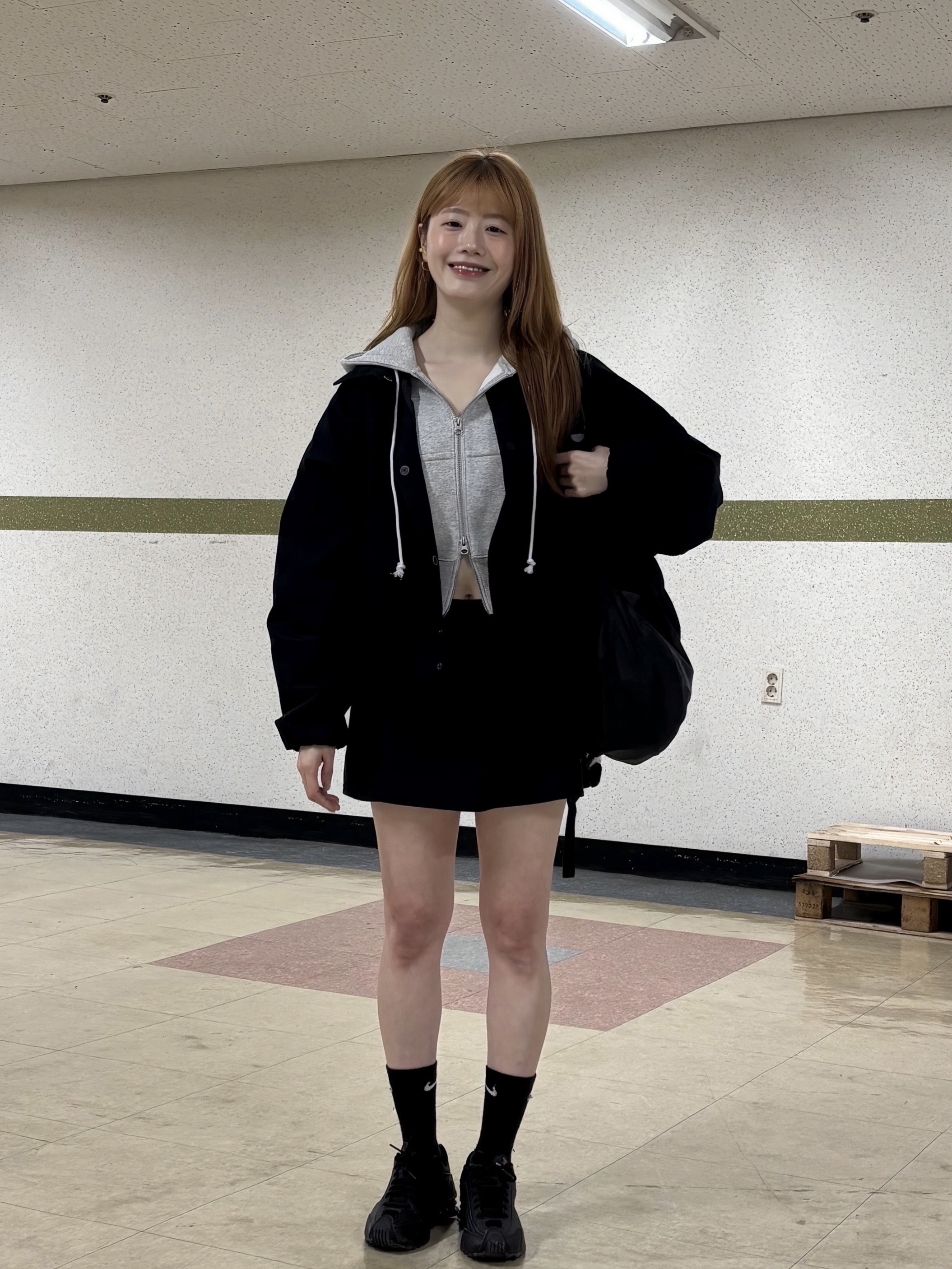 Mischief Lightweight Zip Around Backpack Black, (W) Nike Shox R4 Black 착용 스타일 - 4