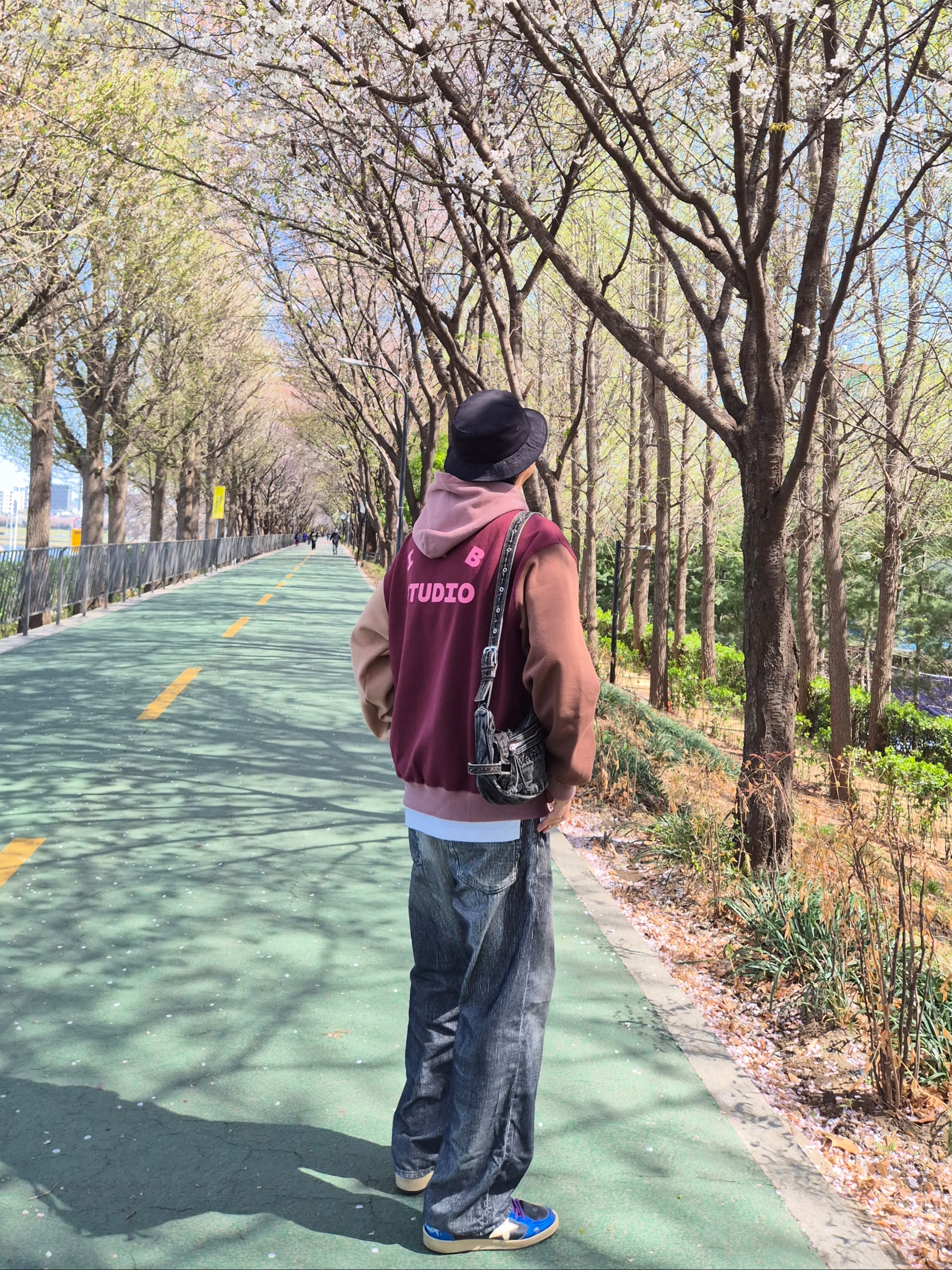 IAB Studio IAB Multi Color Hoodie, Our Legacy Third Cut Digital Dark Aurora Corduroy 착용 스타일 - 4